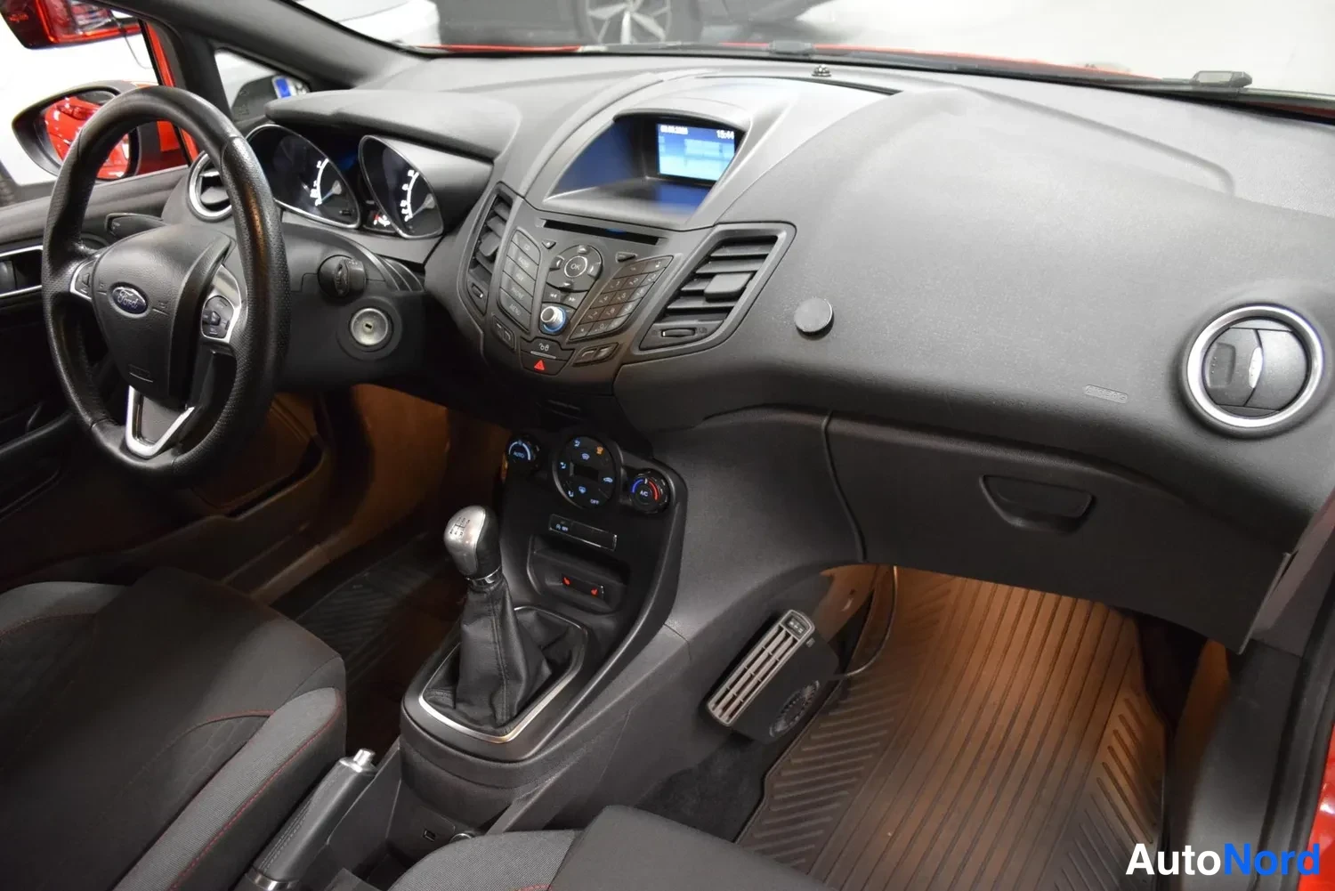 Punainen Ford Fiesta 2016, ulkokuva 11 – Raisio