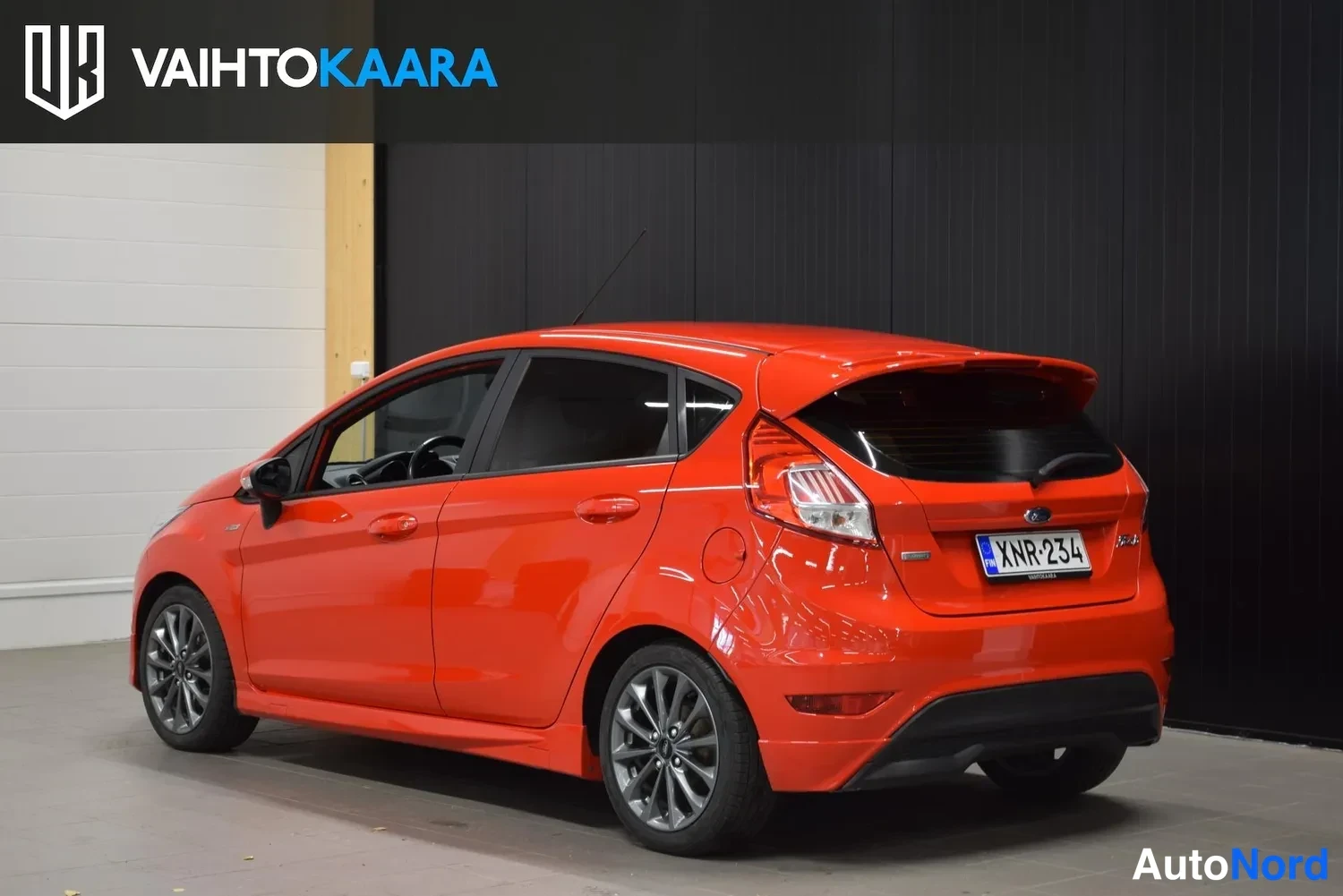 Punainen Ford Fiesta 2016, ulkokuva 3 – Raisio