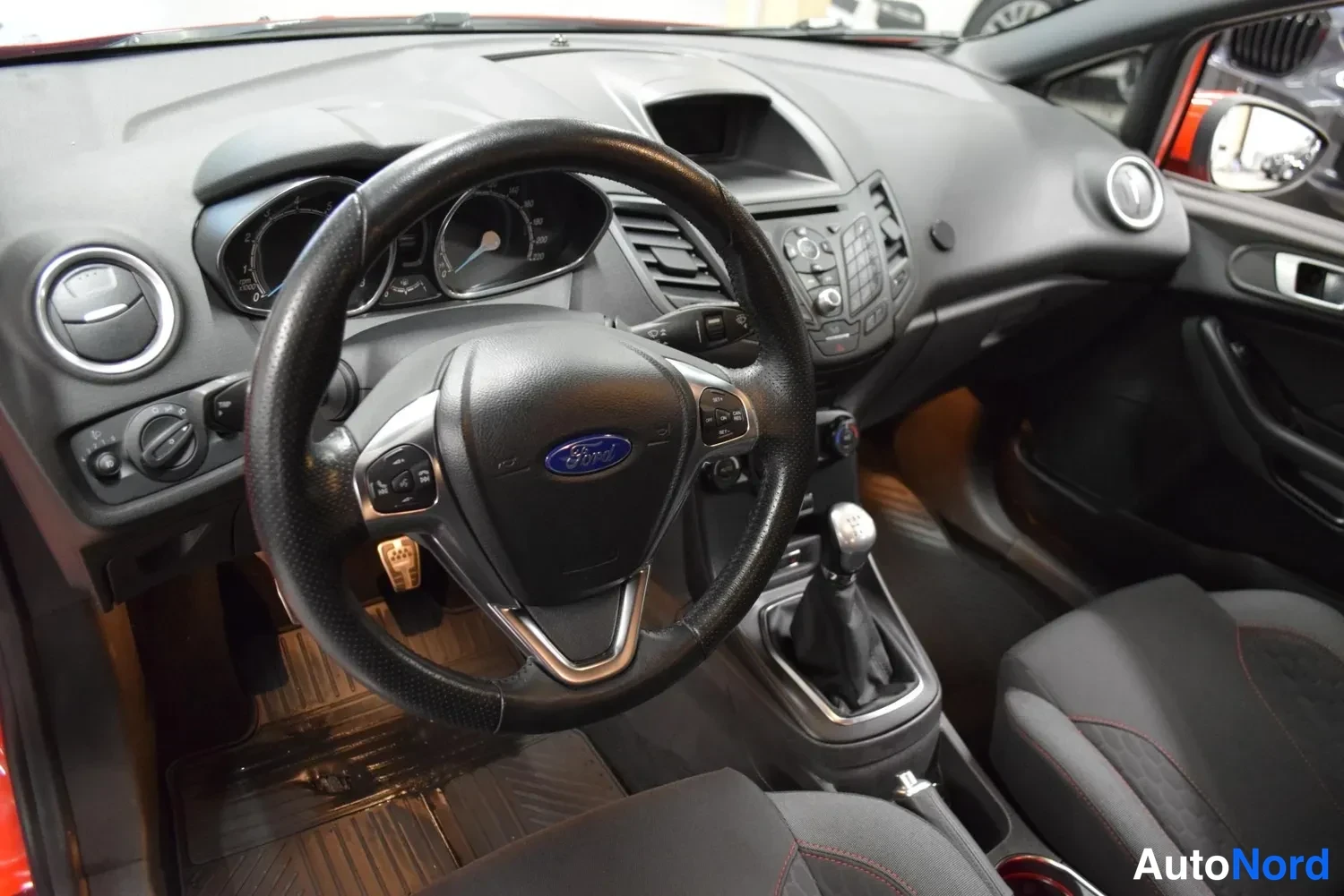 Punainen Ford Fiesta 2016, ulkokuva 9 – Raisio