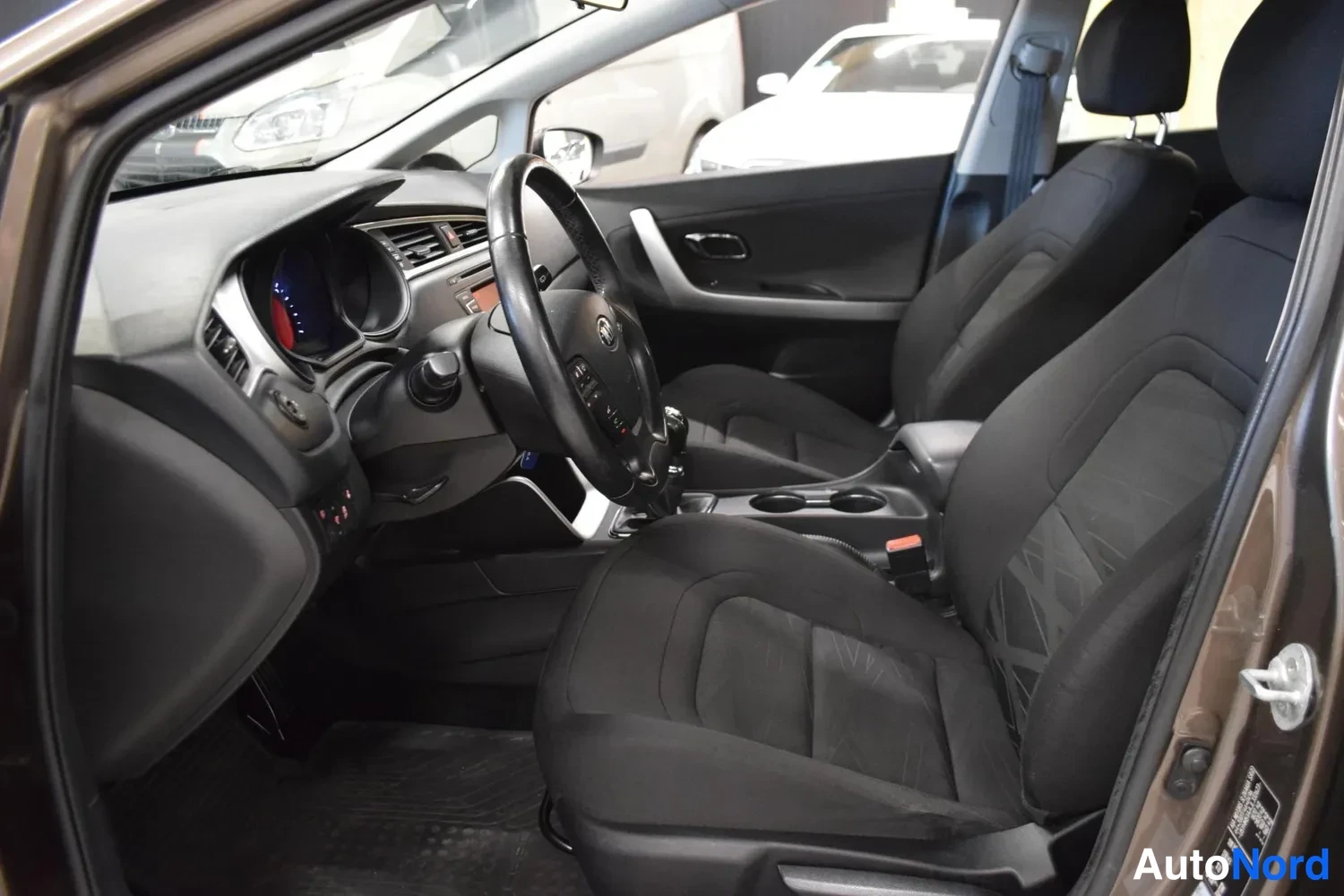 Beige Kia Ceed 2018, ulkokuva 7 – Raisio