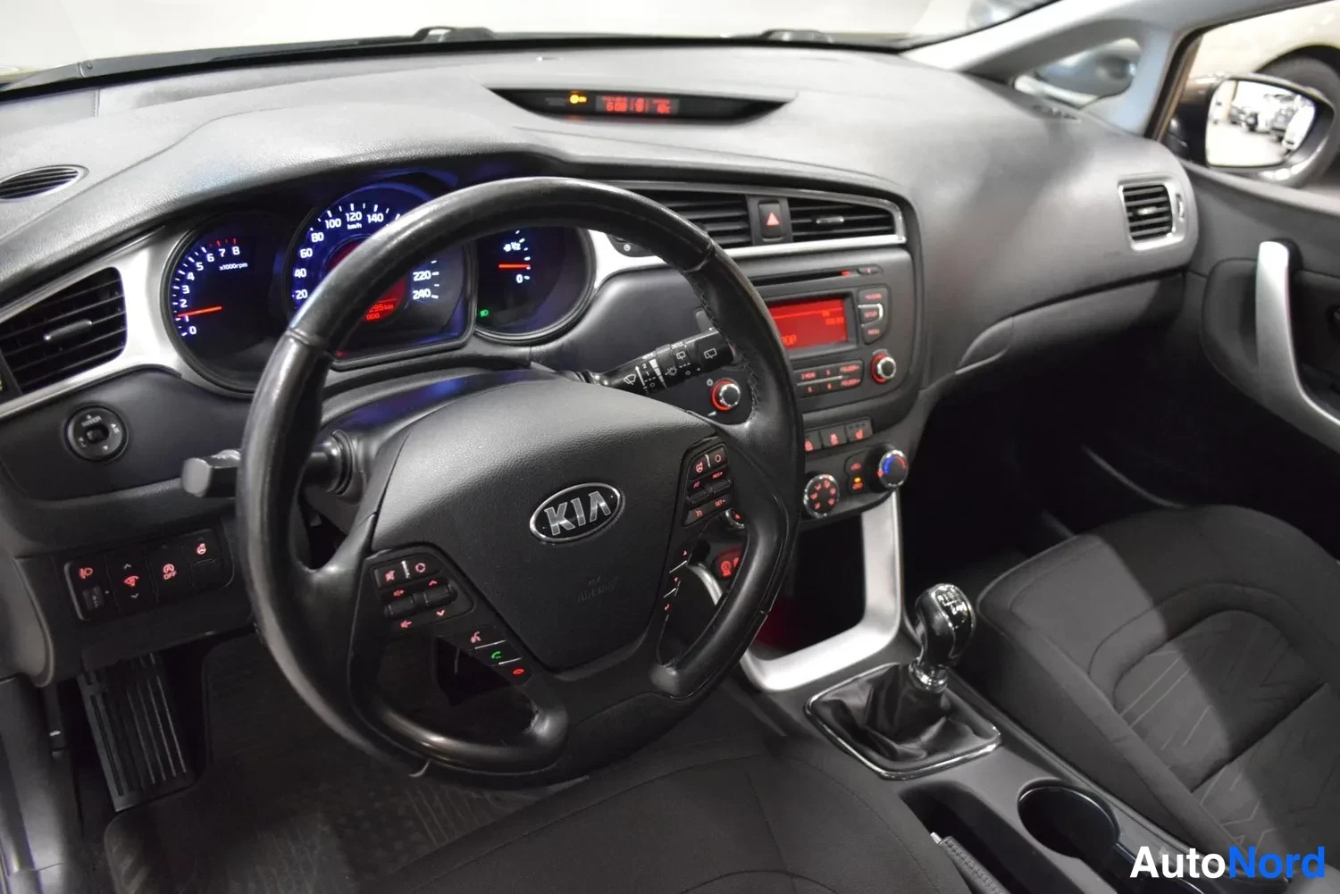 Beige Kia Ceed 2018, ulkokuva 9 – Raisio