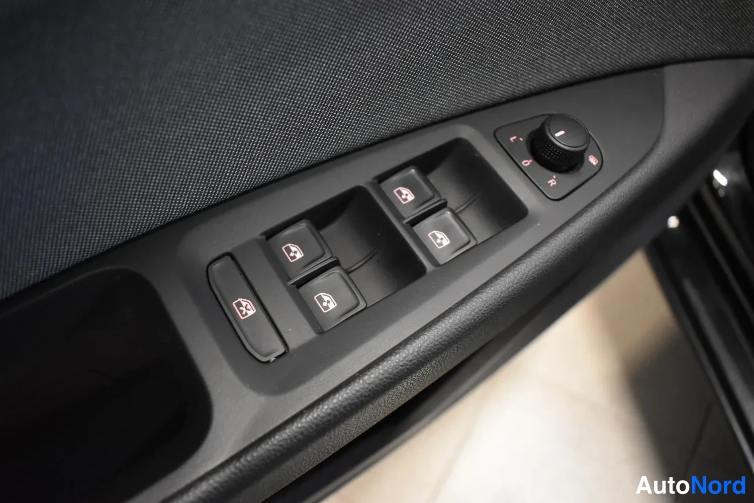 Musta Seat Leon ST 2017, ulkokuva 12 – Raisio