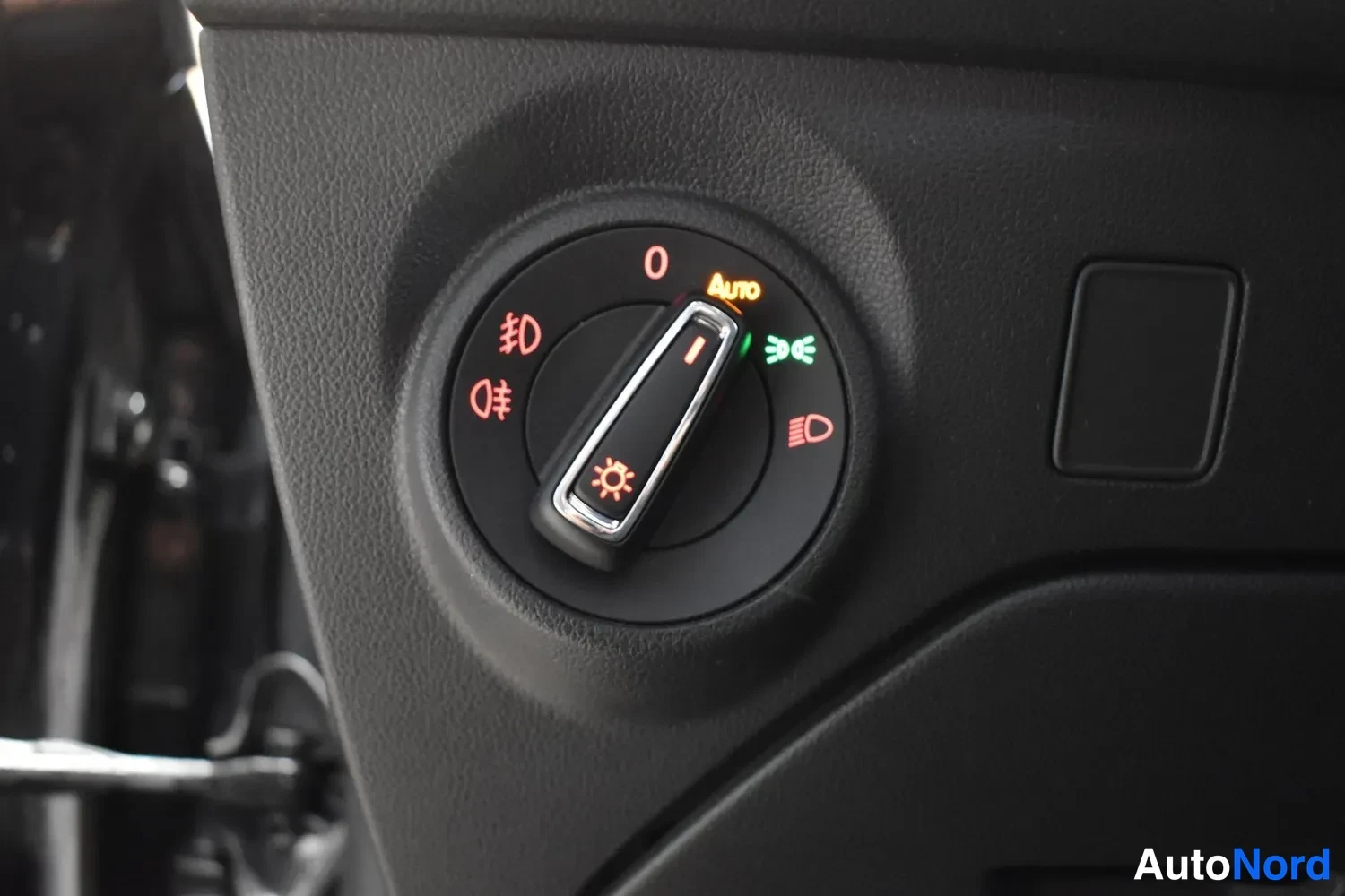 Musta Seat Leon ST 2017, ulkokuva 13 – Raisio
