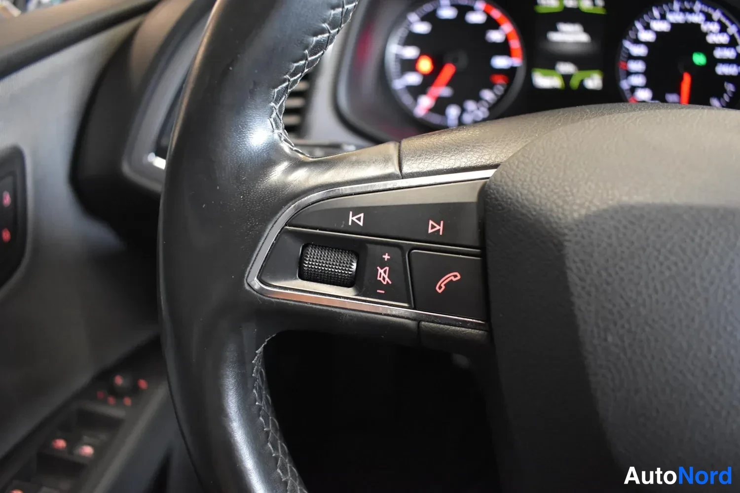 Musta Seat Leon ST 2017, ulkokuva 15 – Raisio