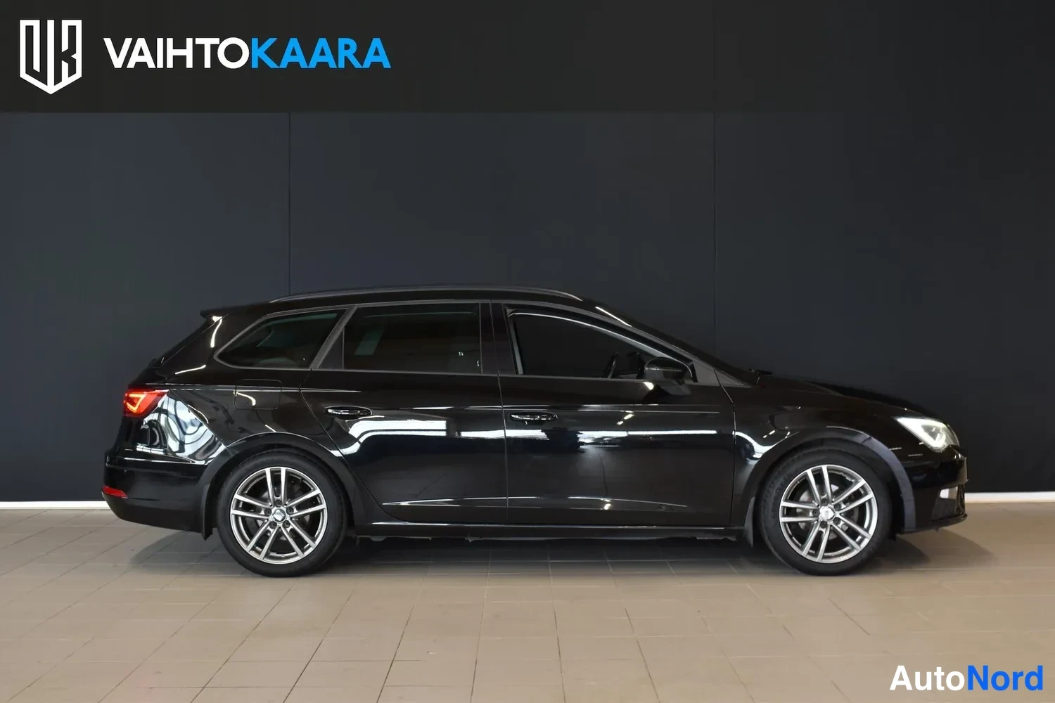 Musta Seat Leon ST 2017, ulkokuva 4 – Raisio