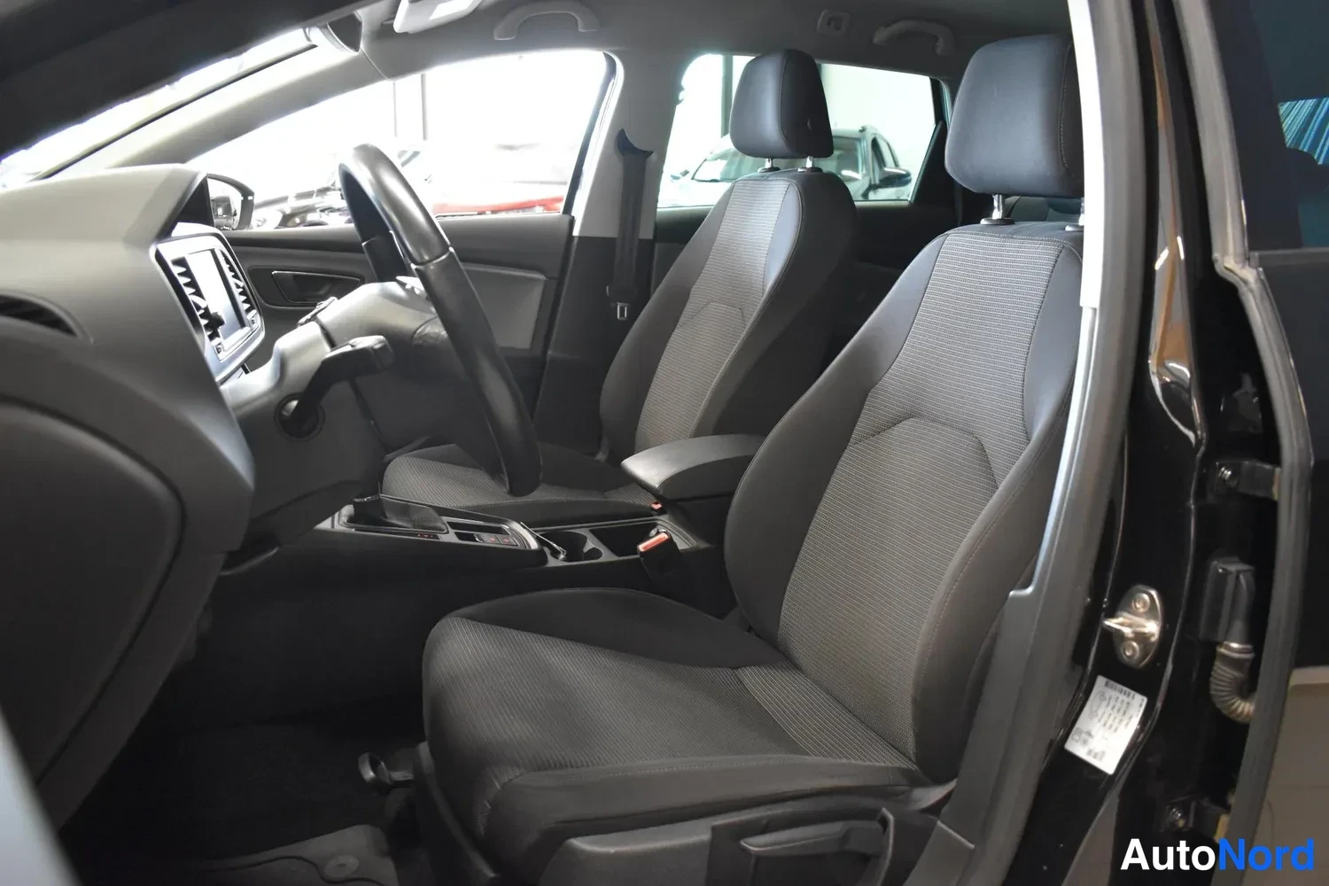 Musta Seat Leon ST 2017, ulkokuva 7 – Raisio
