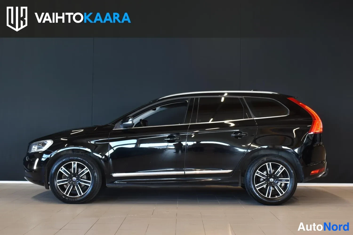 Musta Volvo XC60 2017, ulkokuva 2 – Raisio