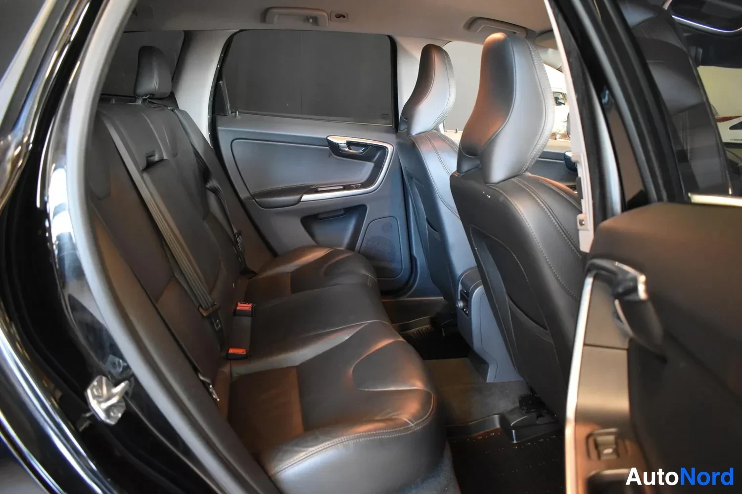 Musta Volvo XC60 2017, ulkokuva 13 – Raisio
