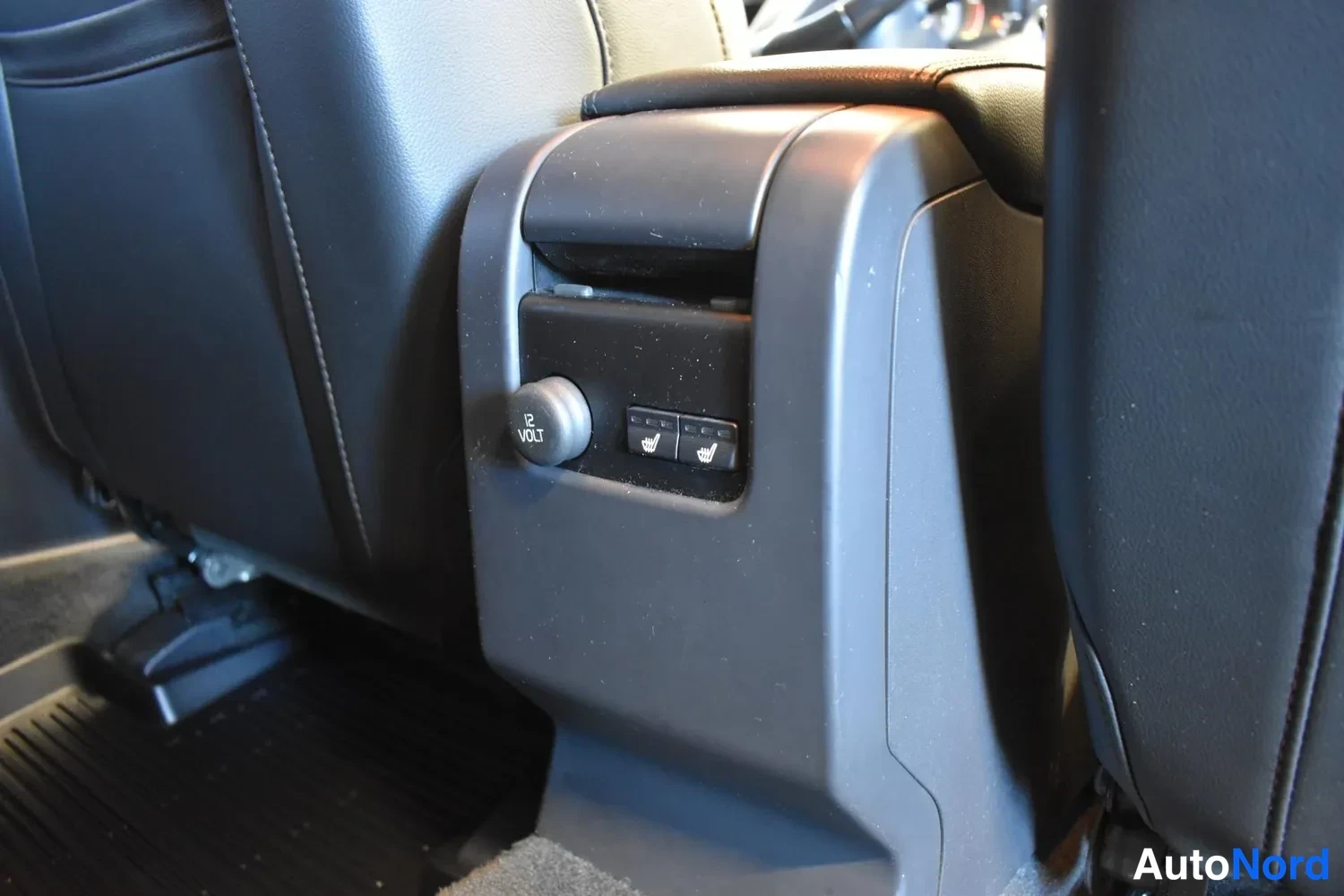 Musta Volvo XC60 2017, ulkokuva 14 – Raisio