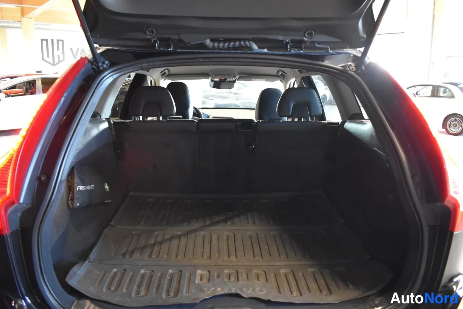 Musta Volvo XC60 2017, ulkokuva 15 – Raisio
