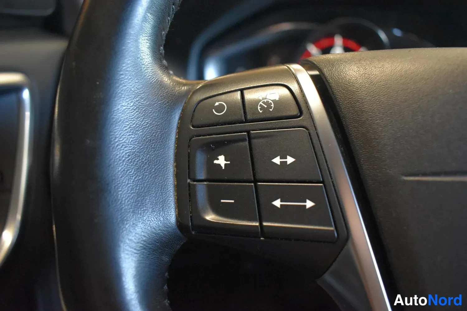 Musta Volvo XC60 2017, ulkokuva 19 – Raisio