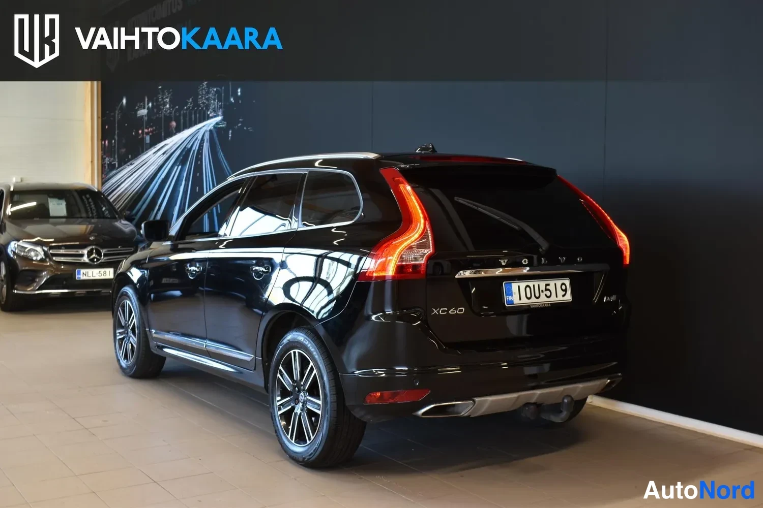 Musta Volvo XC60 2017, ulkokuva 3 – Raisio