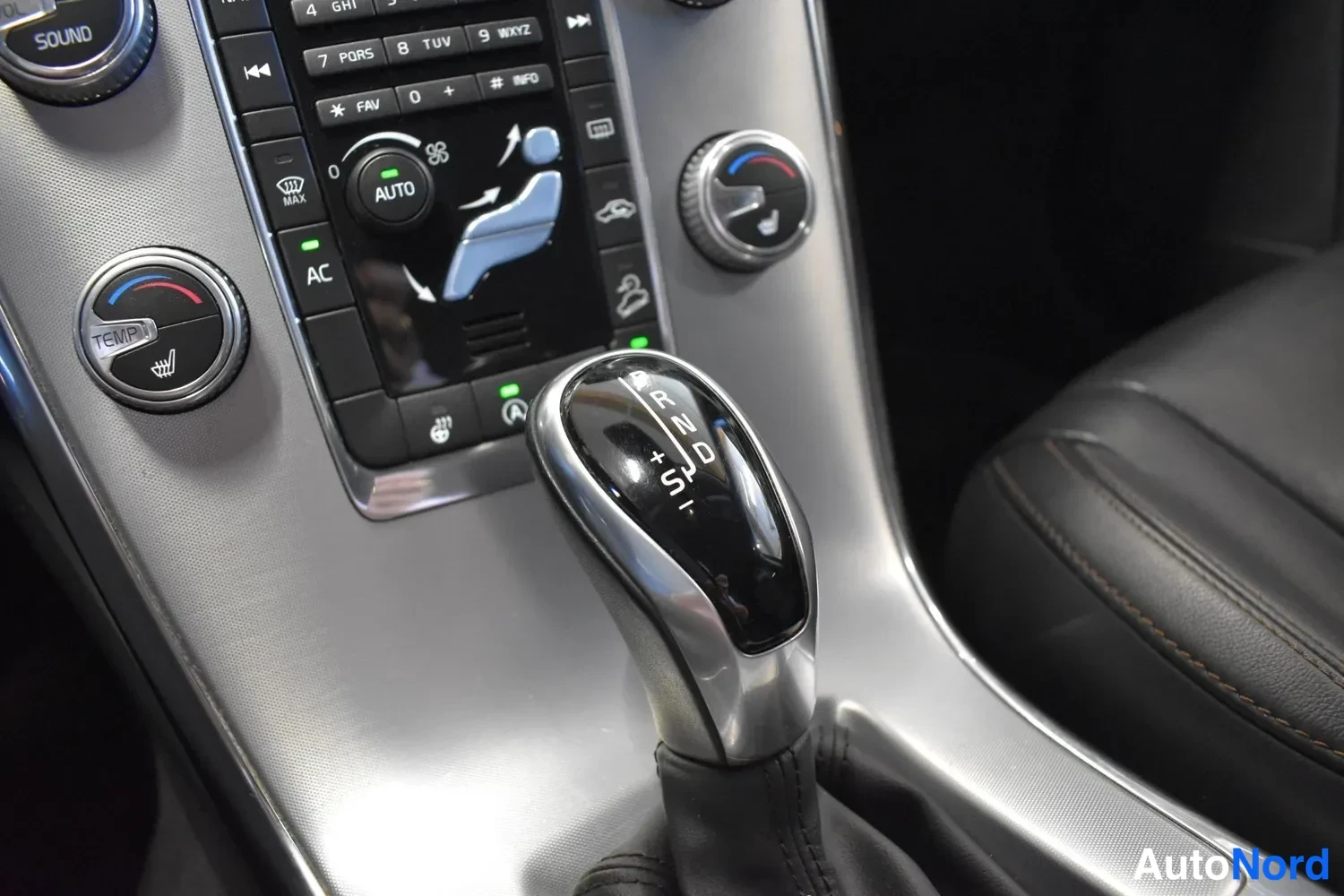 Musta Volvo XC60 2017, ulkokuva 27 – Raisio