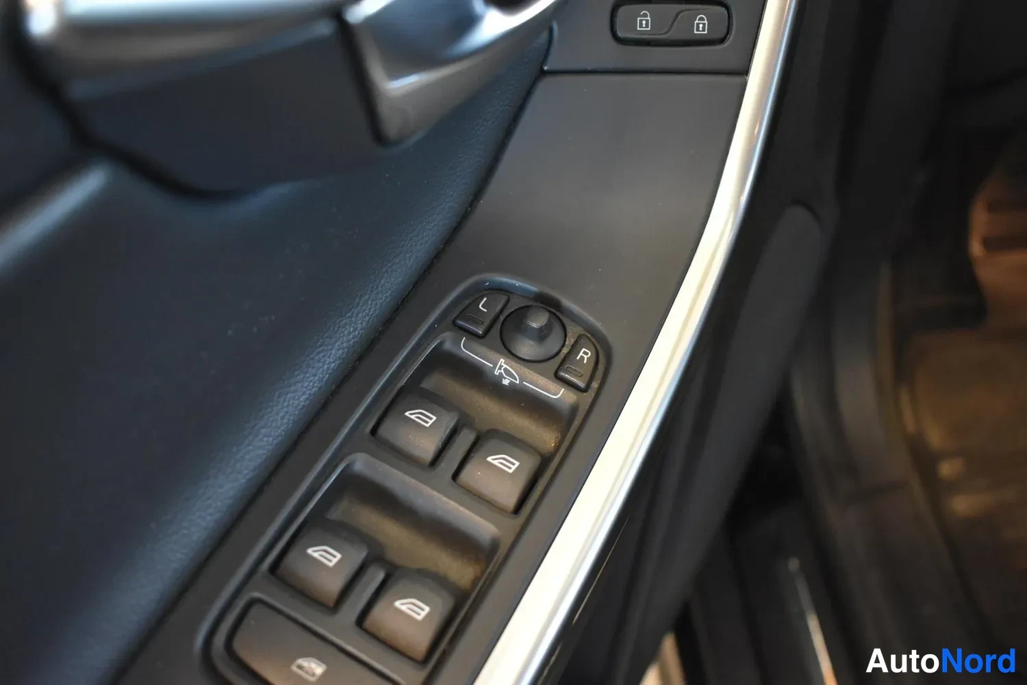 Musta Volvo XC60 2017, ulkokuva 28 – Raisio