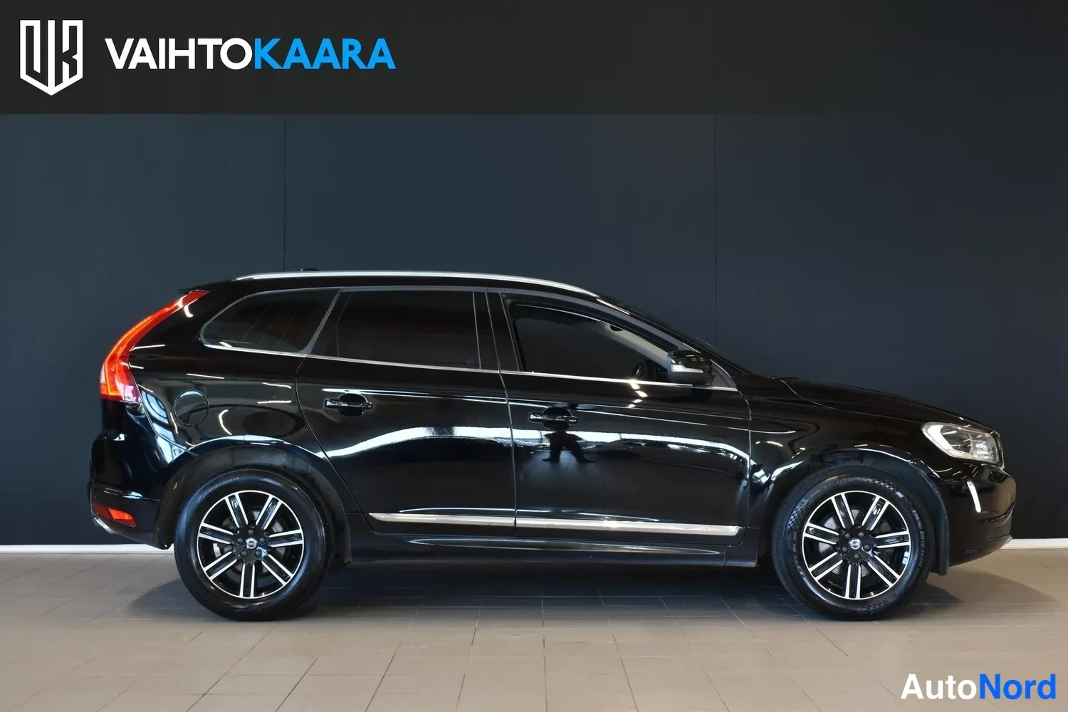 Musta Volvo XC60 2017, ulkokuva 4 – Raisio