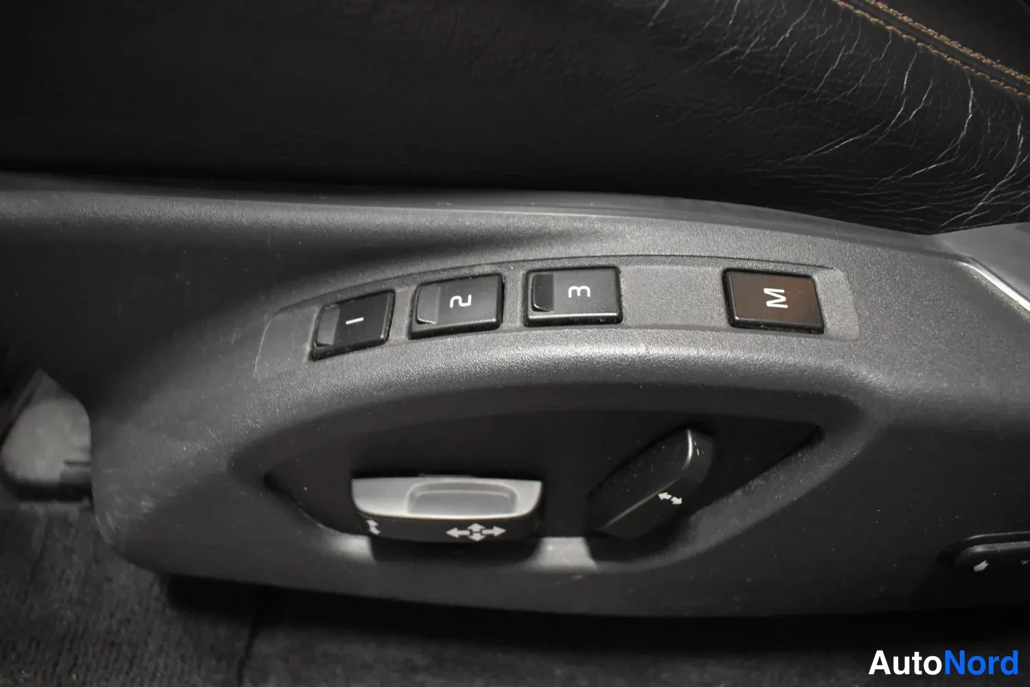 Musta Volvo XC60 2017, ulkokuva 8 – Raisio