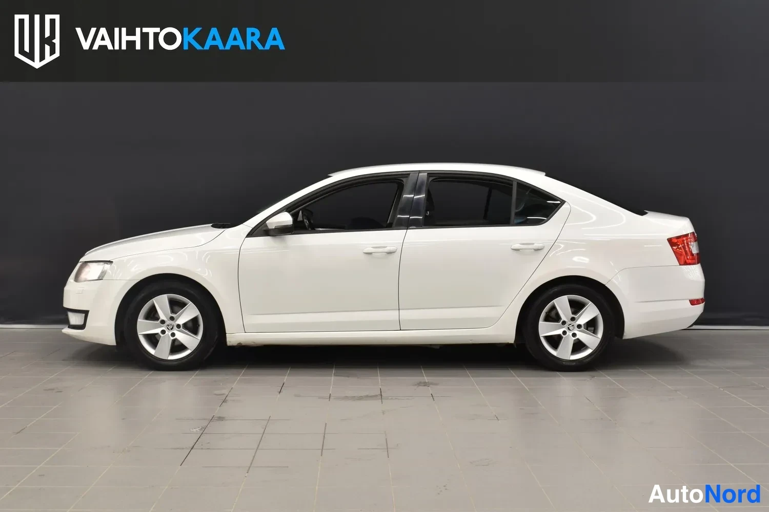 Valkoinen Skoda Octavia 2014, ulkokuva 2 – Raisio