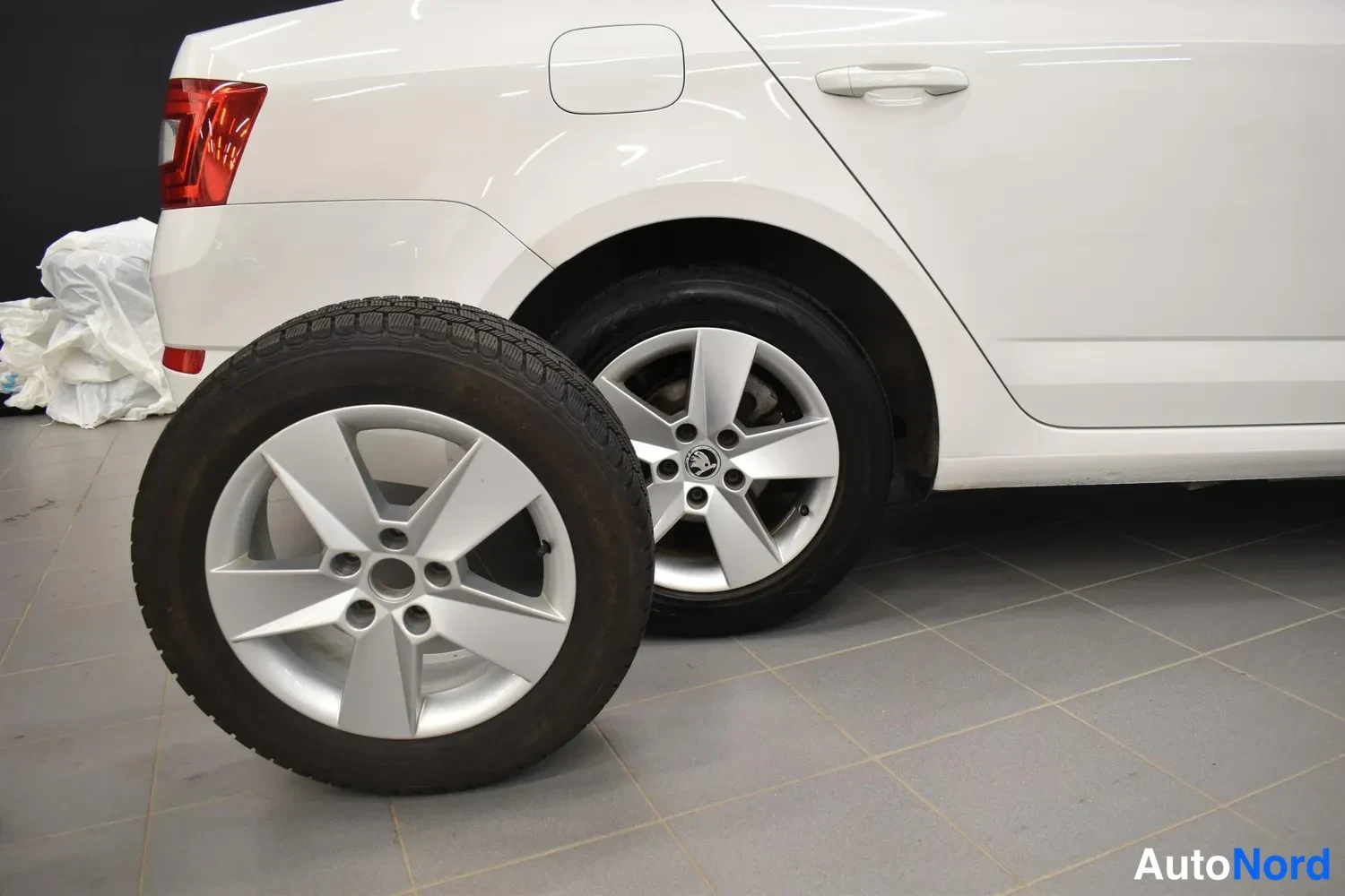 Valkoinen Skoda Octavia 2014, ulkokuva 11 – Raisio