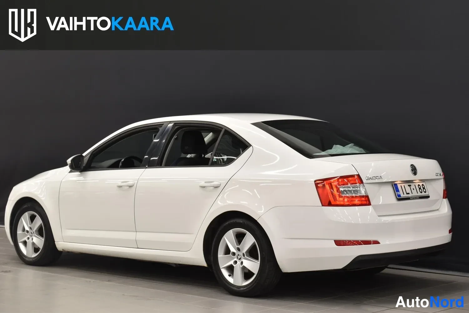 Valkoinen Skoda Octavia 2014, ulkokuva 3 – Raisio