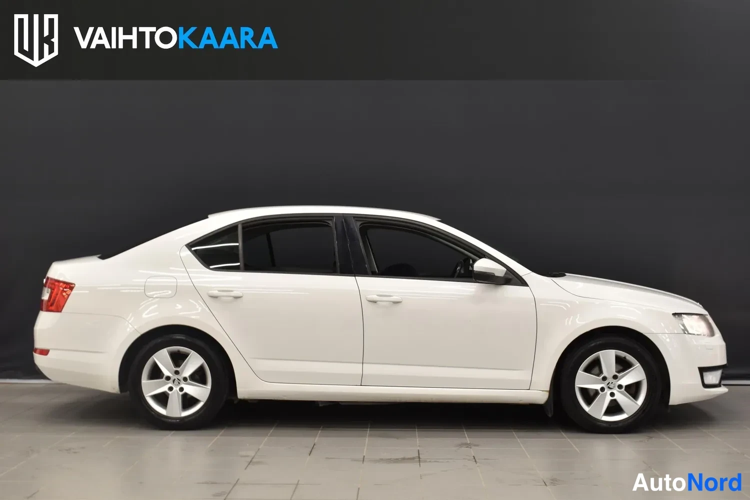 Valkoinen Skoda Octavia 2014, ulkokuva 5 – Raisio