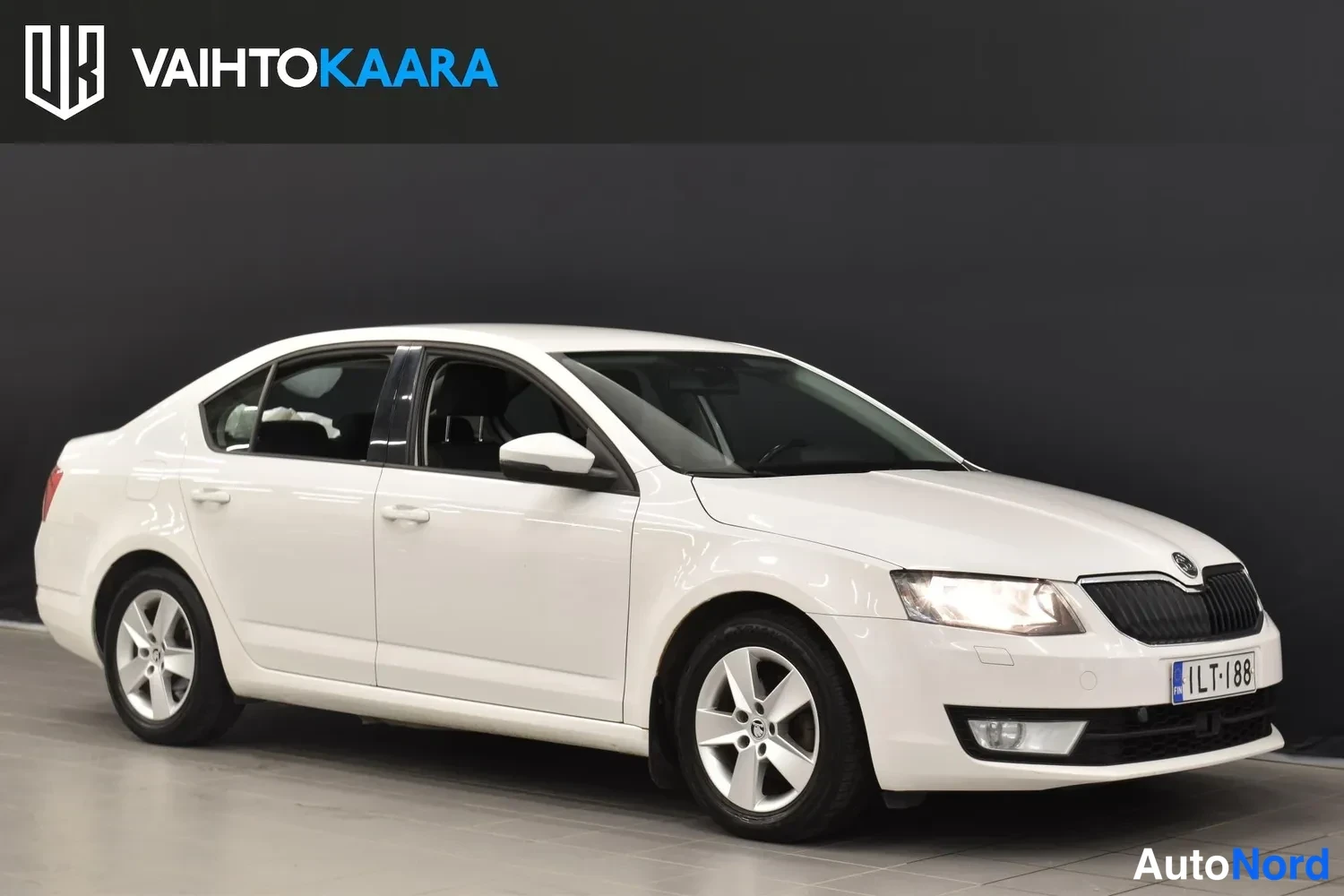 Valkoinen Skoda Octavia 2014, ulkokuva 6 – Raisio