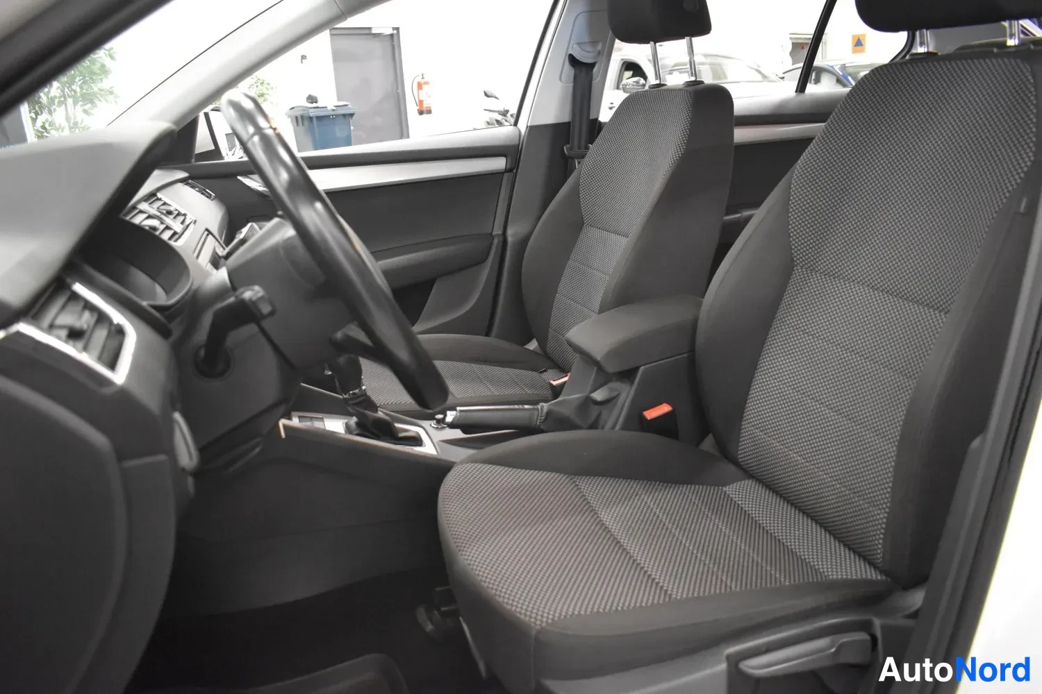 Valkoinen Skoda Octavia 2014, ulkokuva 7 – Raisio
