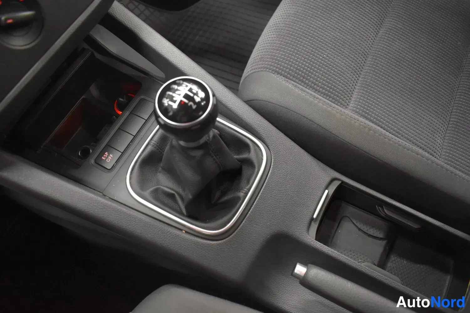 Harmaa Volkswagen Jetta 2007, ulkokuva 18 – Raisio