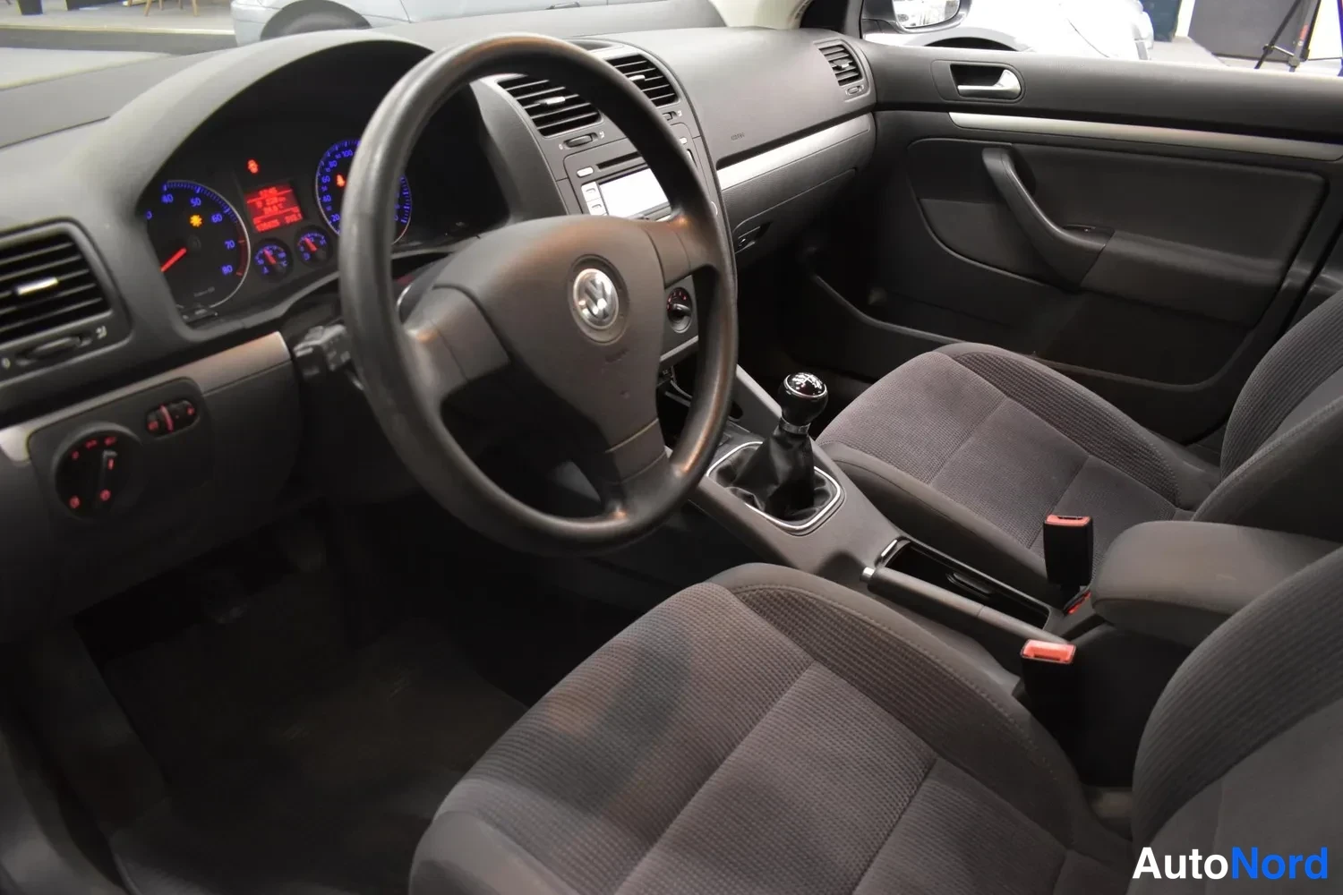 Harmaa Volkswagen Jetta 2007, ulkokuva 7 – Raisio