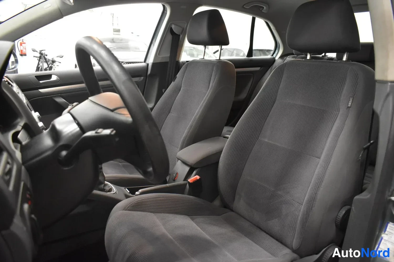 Harmaa Volkswagen Jetta 2007, ulkokuva 8 – Raisio