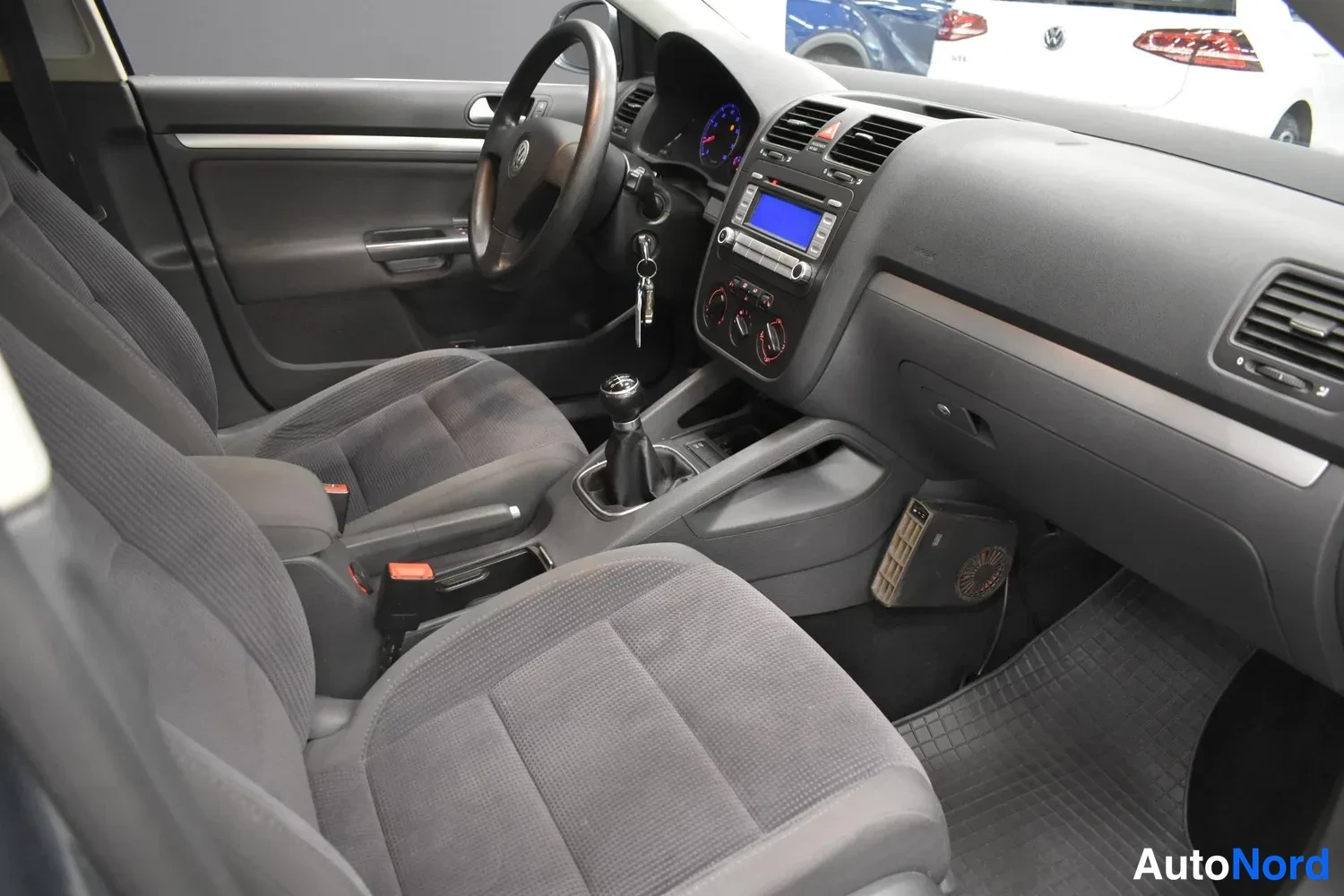 Harmaa Volkswagen Jetta 2007, ulkokuva 9 – Raisio