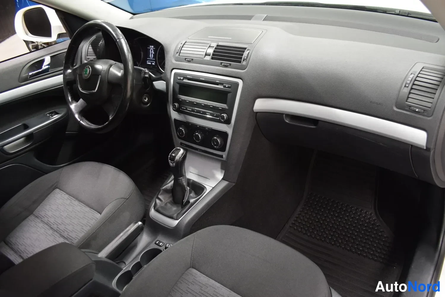 Valkoinen Skoda Octavia 2012, ulkokuva 11 – Raisio