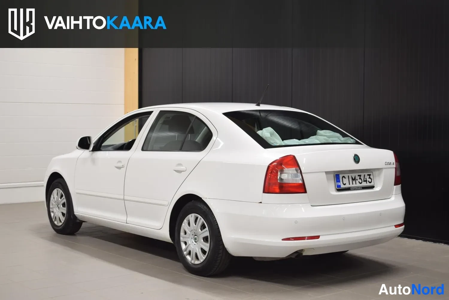 Valkoinen Skoda Octavia 2012, ulkokuva 3 – Raisio