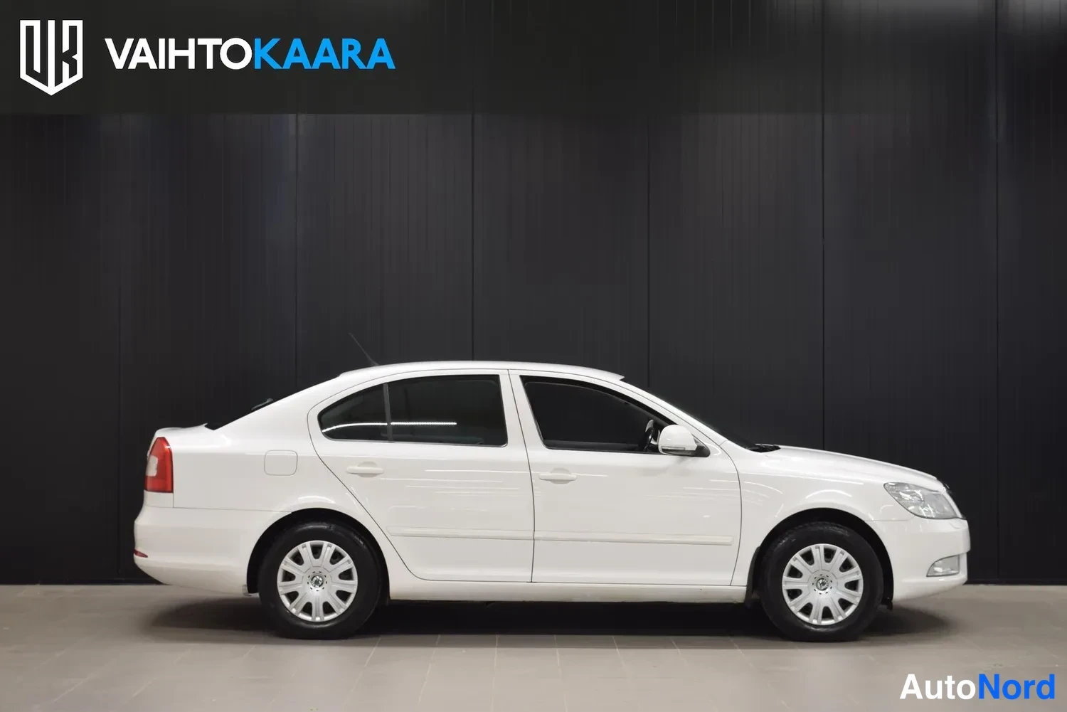 Valkoinen Skoda Octavia 2012, ulkokuva 5 – Raisio