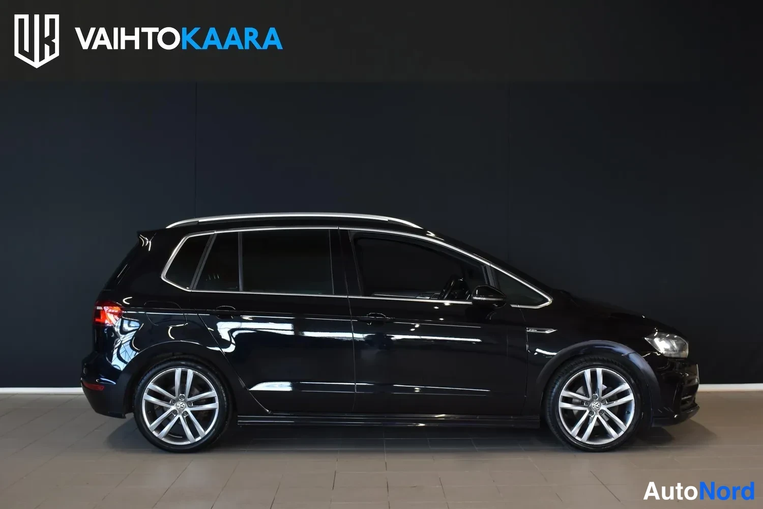 Musta Volkswagen Golf Sportsvan 2017, ulkokuva 4 – Raisio