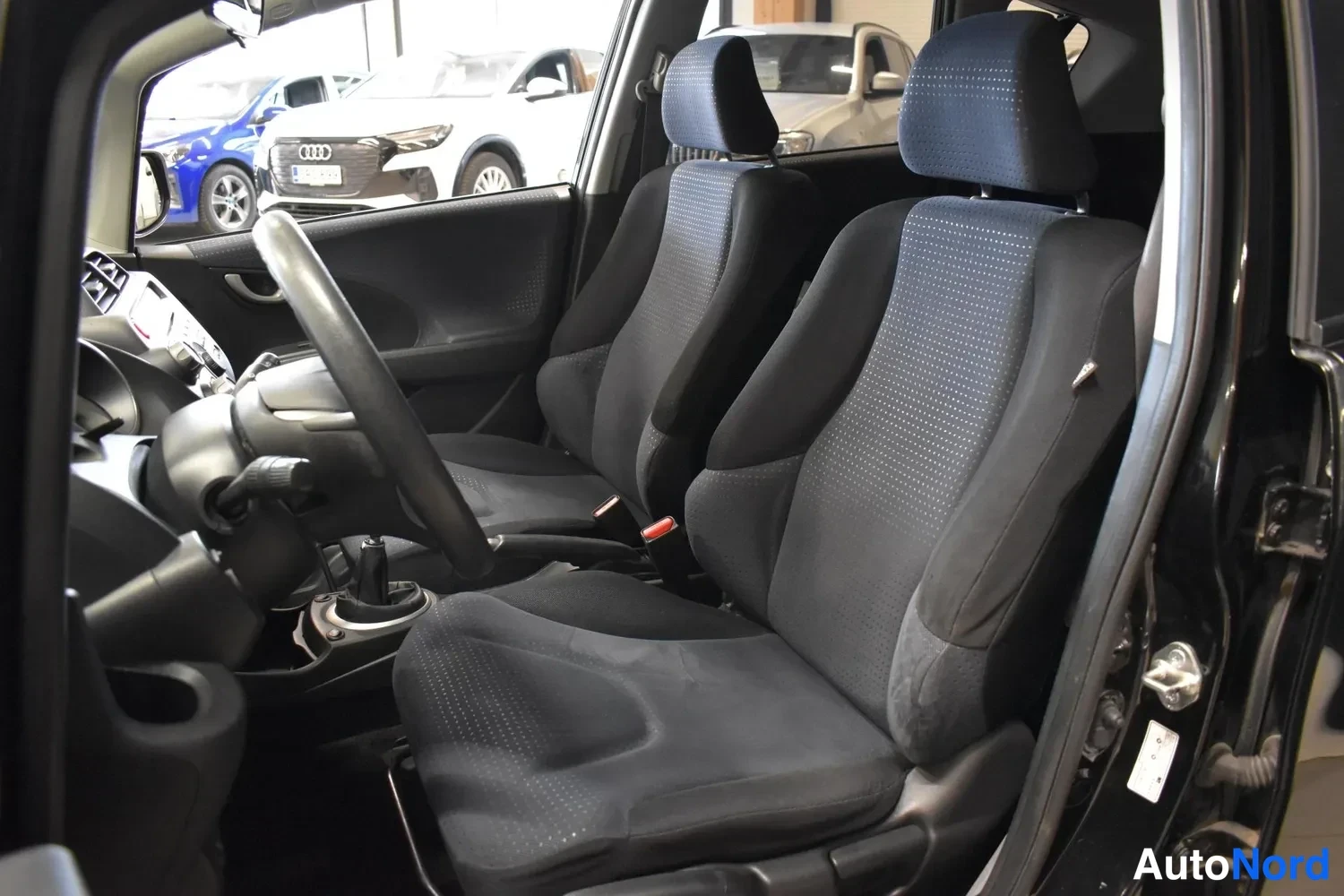 Musta Honda Jazz 2009, ulkokuva 7 – Raisio
