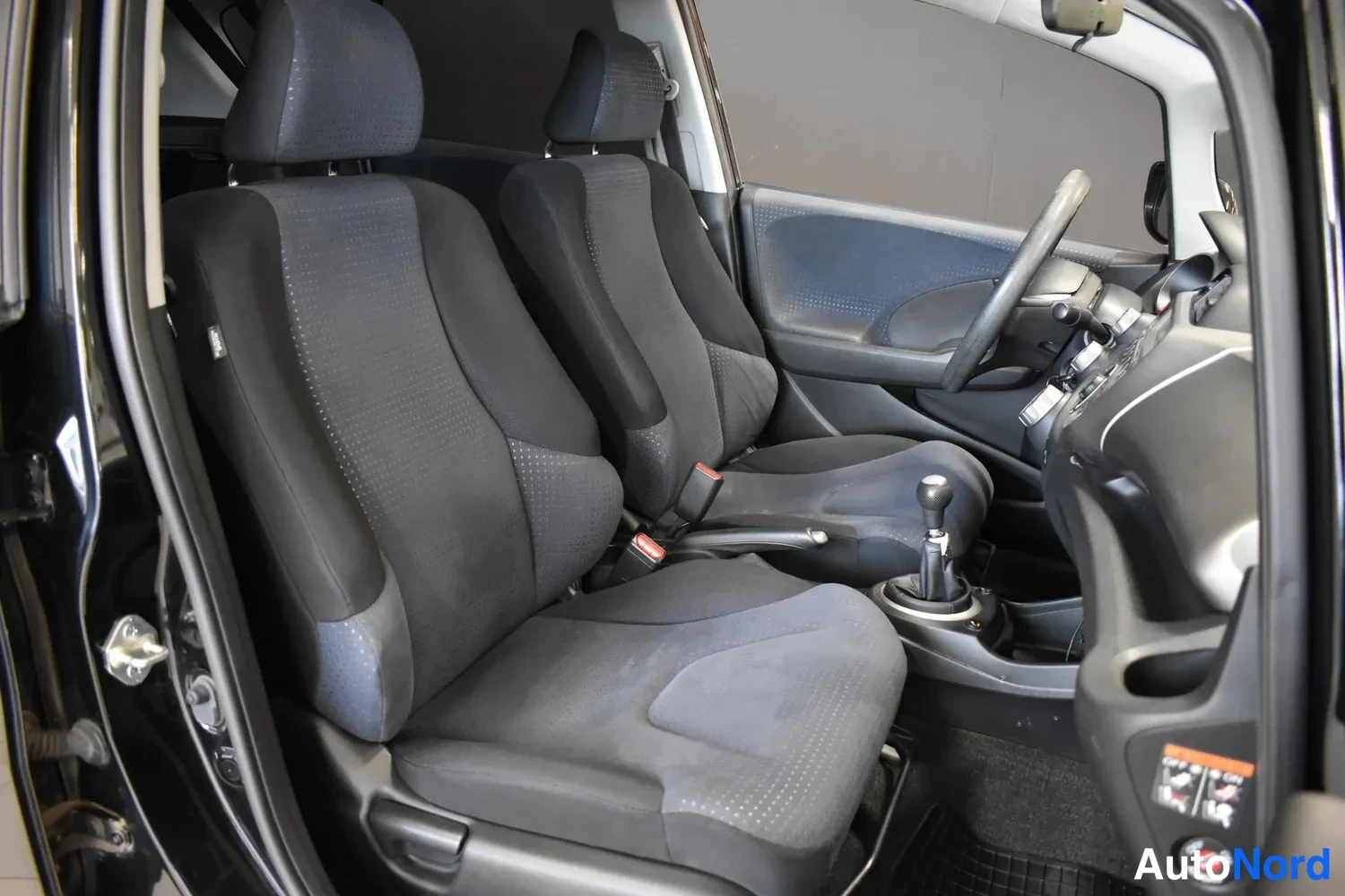 Musta Honda Jazz 2009, ulkokuva 10 – Raisio