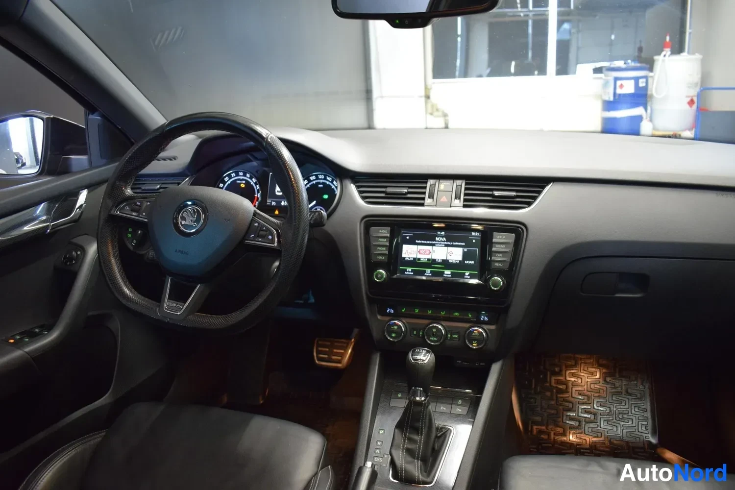 Musta Skoda Octavia 2016, ulkokuva 11 – Raisio