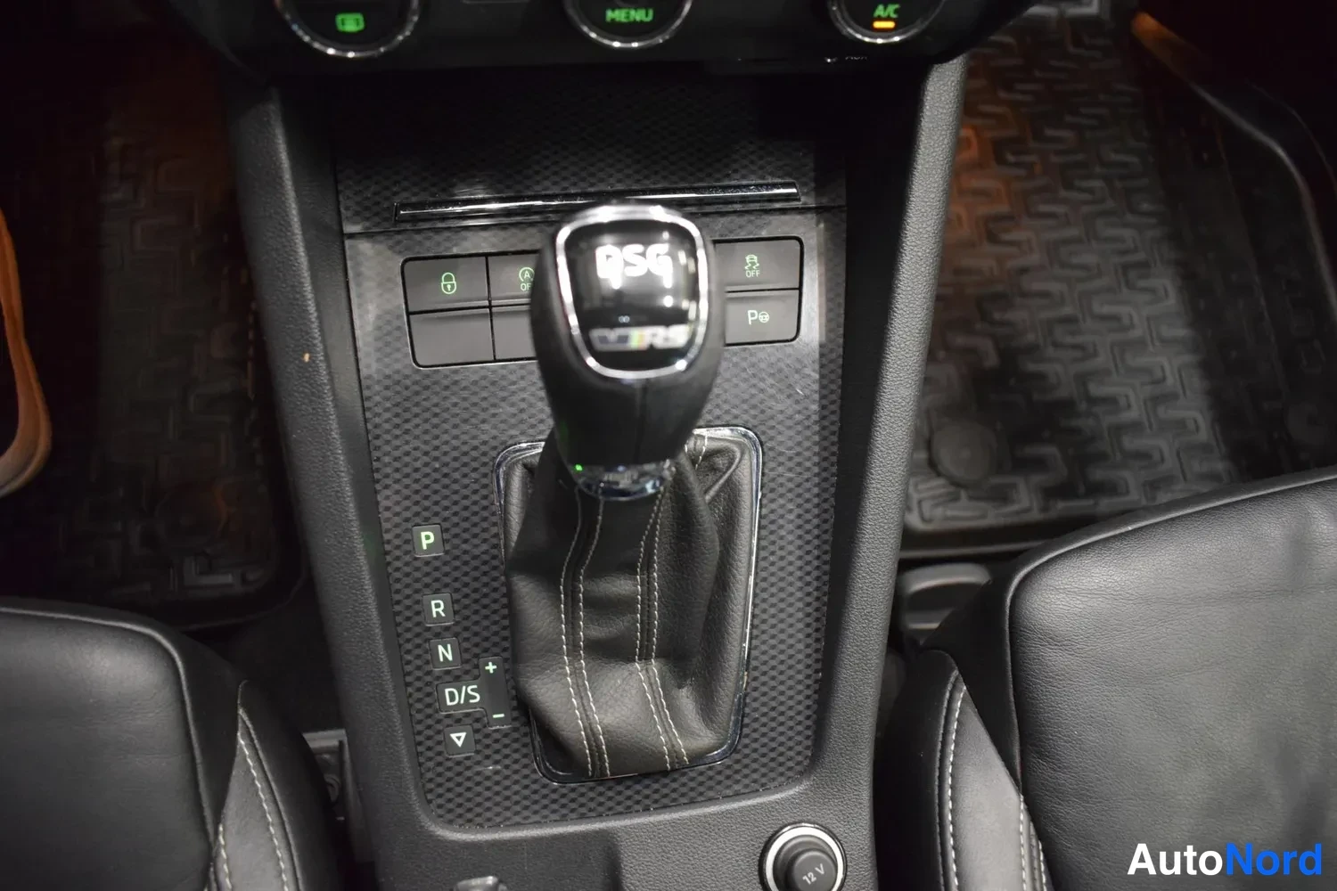 Musta Skoda Octavia 2016, ulkokuva 12 – Raisio