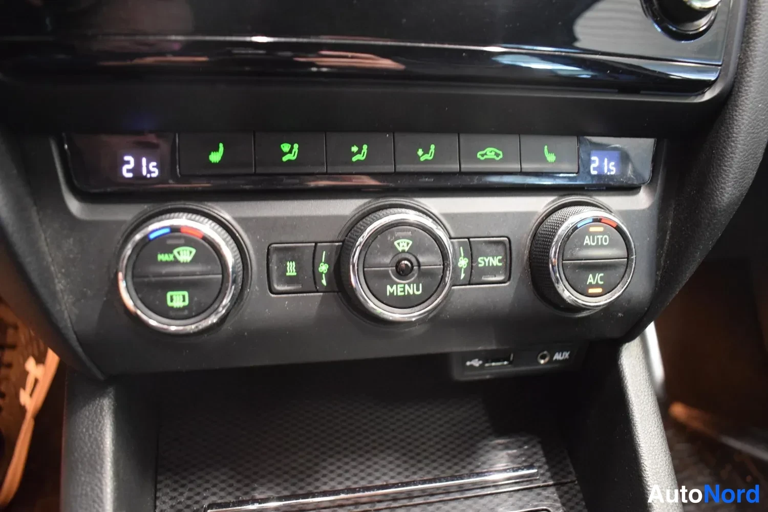 Musta Skoda Octavia 2016, ulkokuva 13 – Raisio