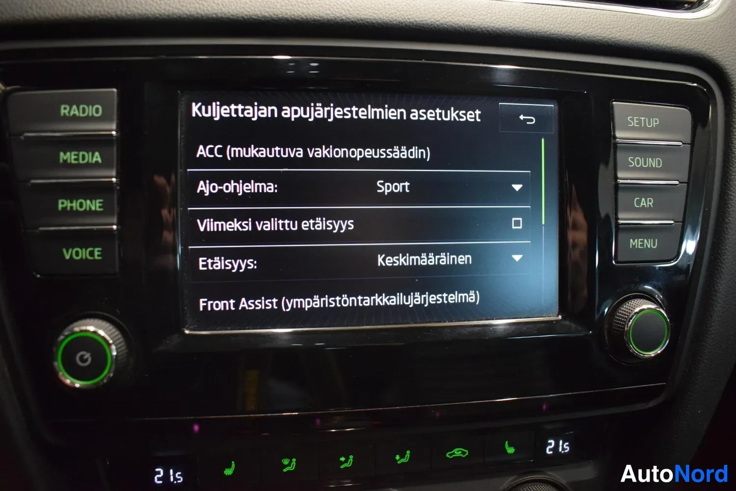 Musta Skoda Octavia 2016, ulkokuva 17 – Raisio