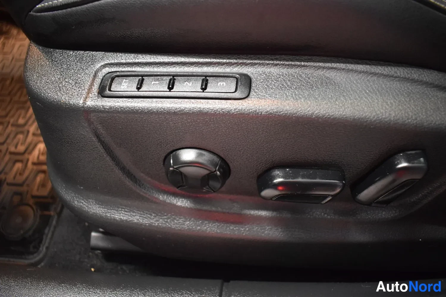 Musta Skoda Octavia 2016, ulkokuva 21 – Raisio
