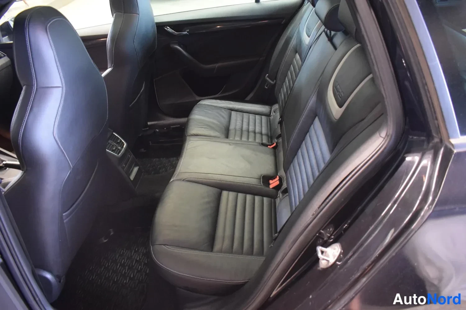 Musta Skoda Octavia 2016, ulkokuva 23 – Raisio