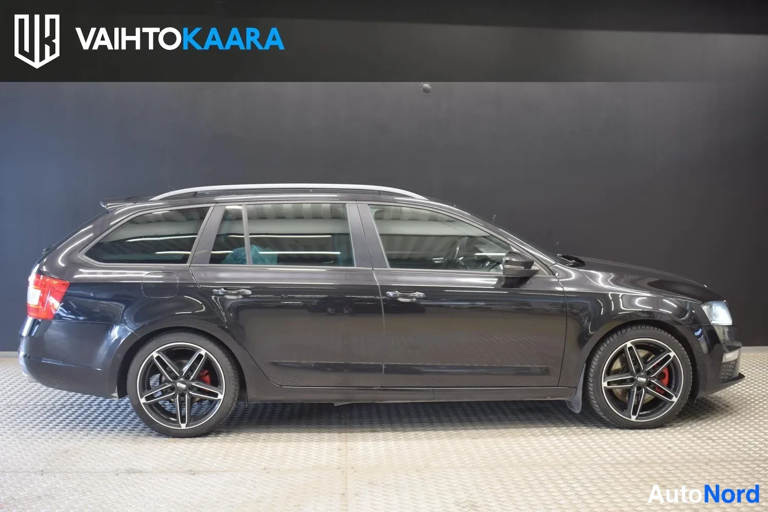 Musta Skoda Octavia 2016, ulkokuva 5 – Raisio