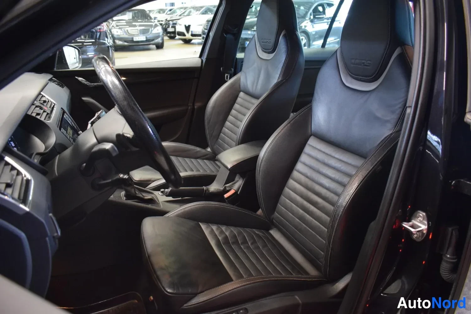 Musta Skoda Octavia 2016, ulkokuva 9 – Raisio