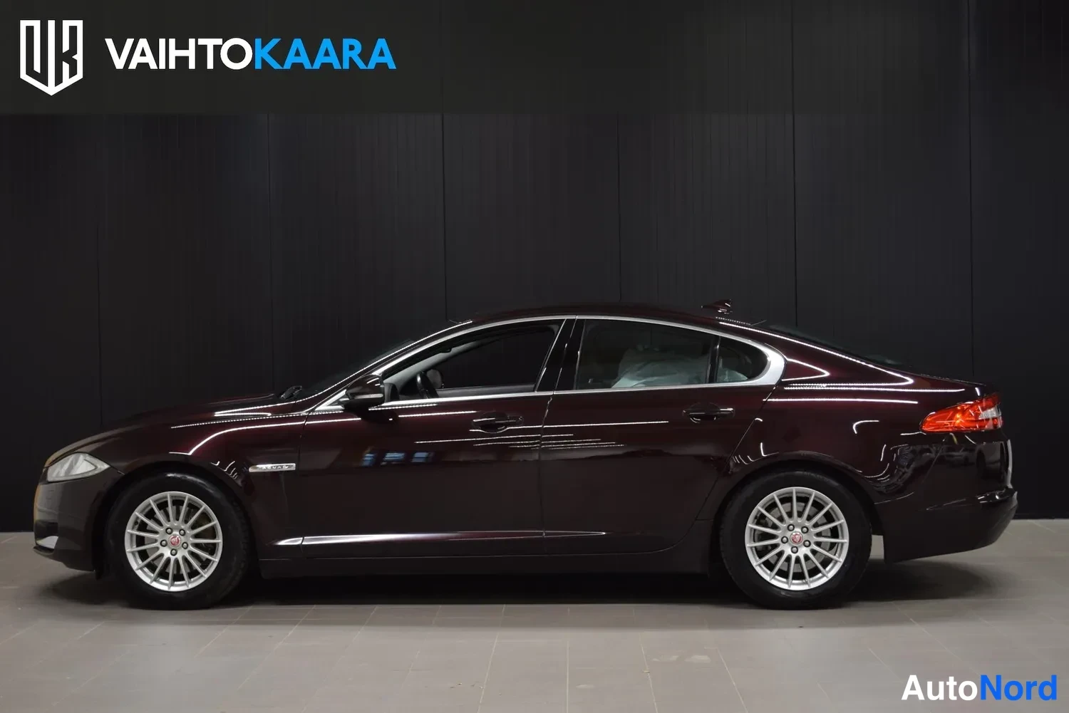 Punainen Jaguar XF 2014, ulkokuva 2 – Raisio