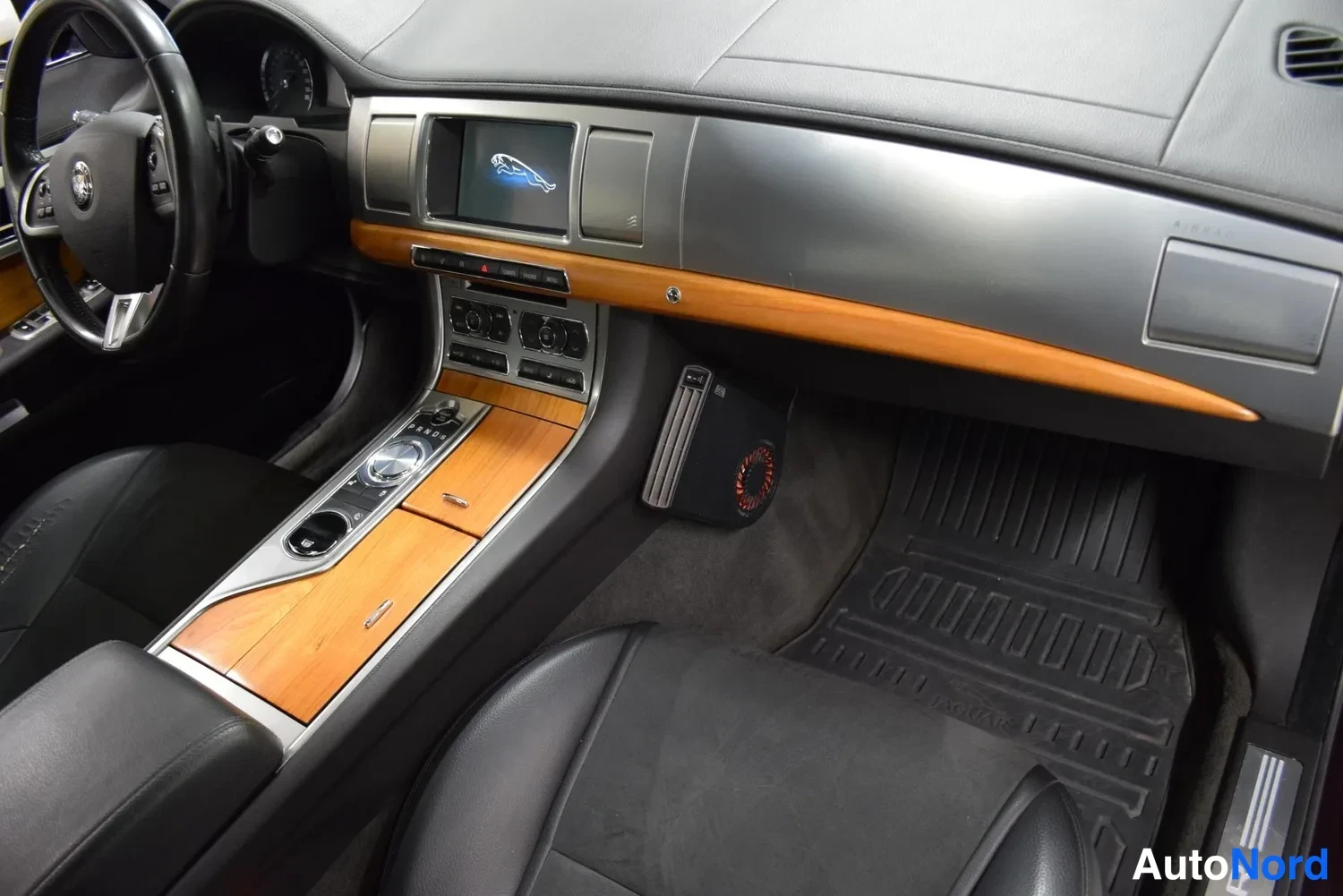 Punainen Jaguar XF 2014, ulkokuva 12 – Raisio