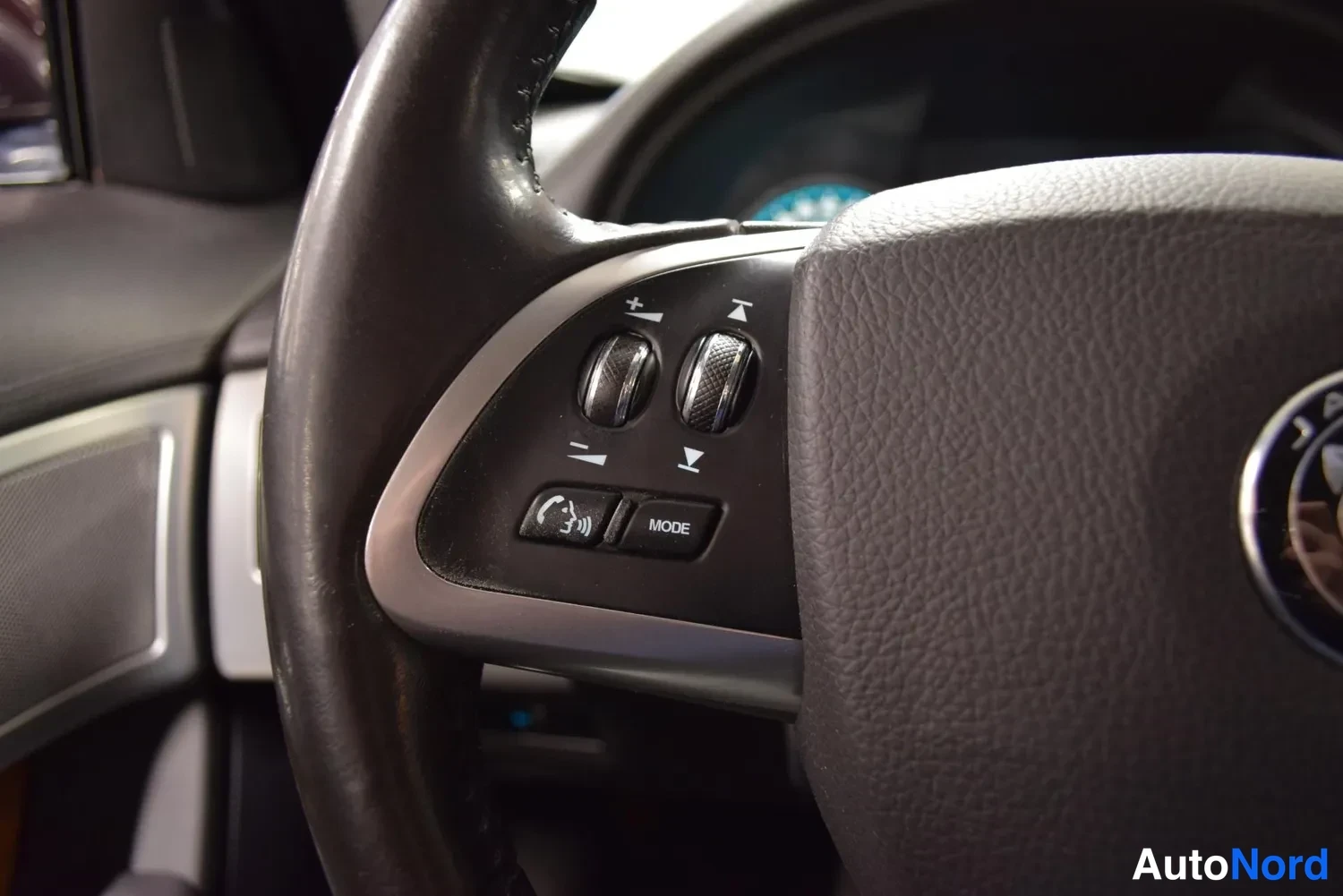 Punainen Jaguar XF 2014, ulkokuva 14 – Raisio