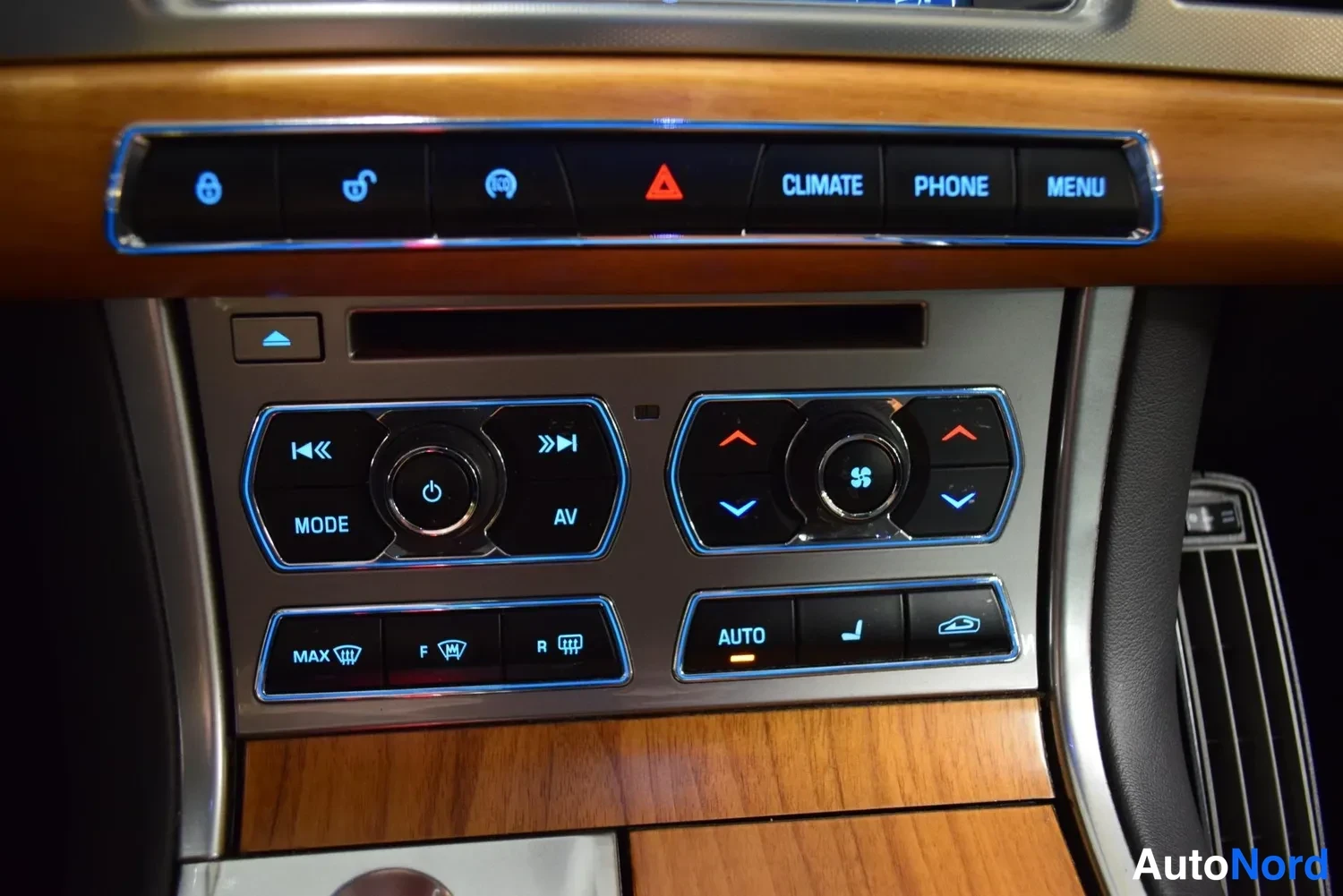 Punainen Jaguar XF 2014, ulkokuva 18 – Raisio