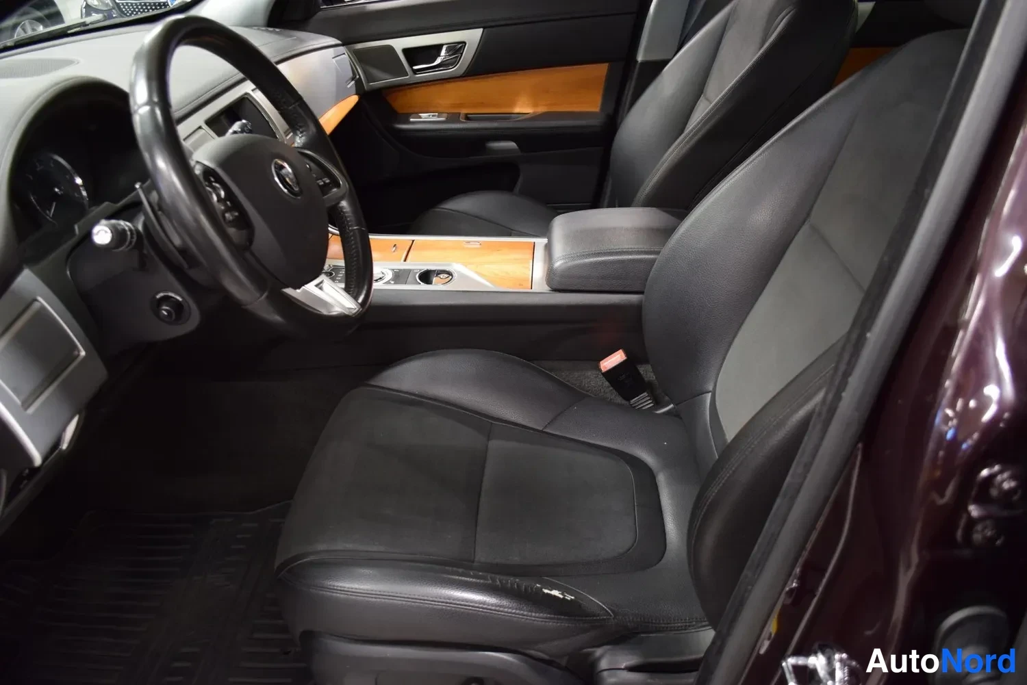 Punainen Jaguar XF 2014, ulkokuva 7 – Raisio