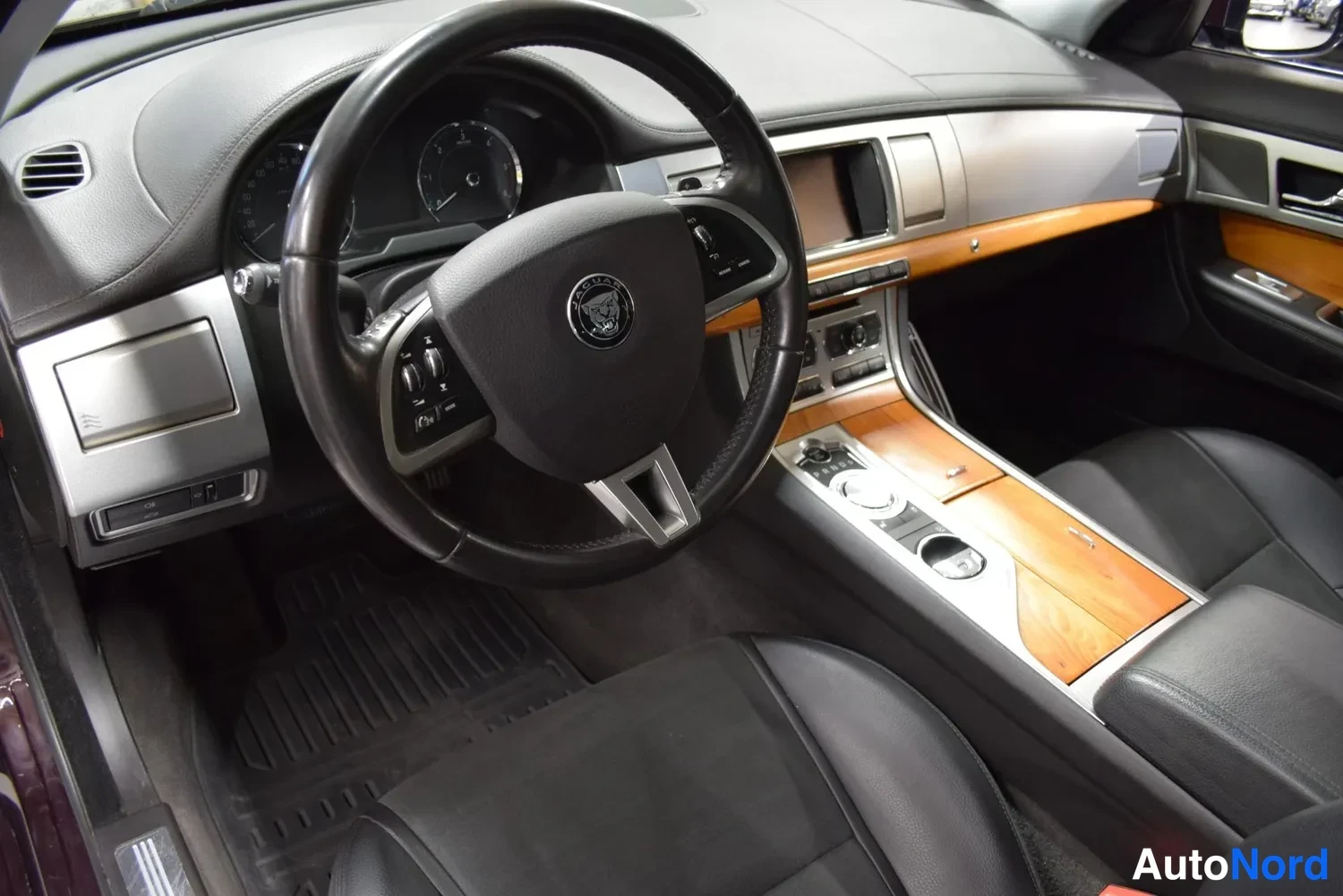 Punainen Jaguar XF 2014, ulkokuva 8 – Raisio